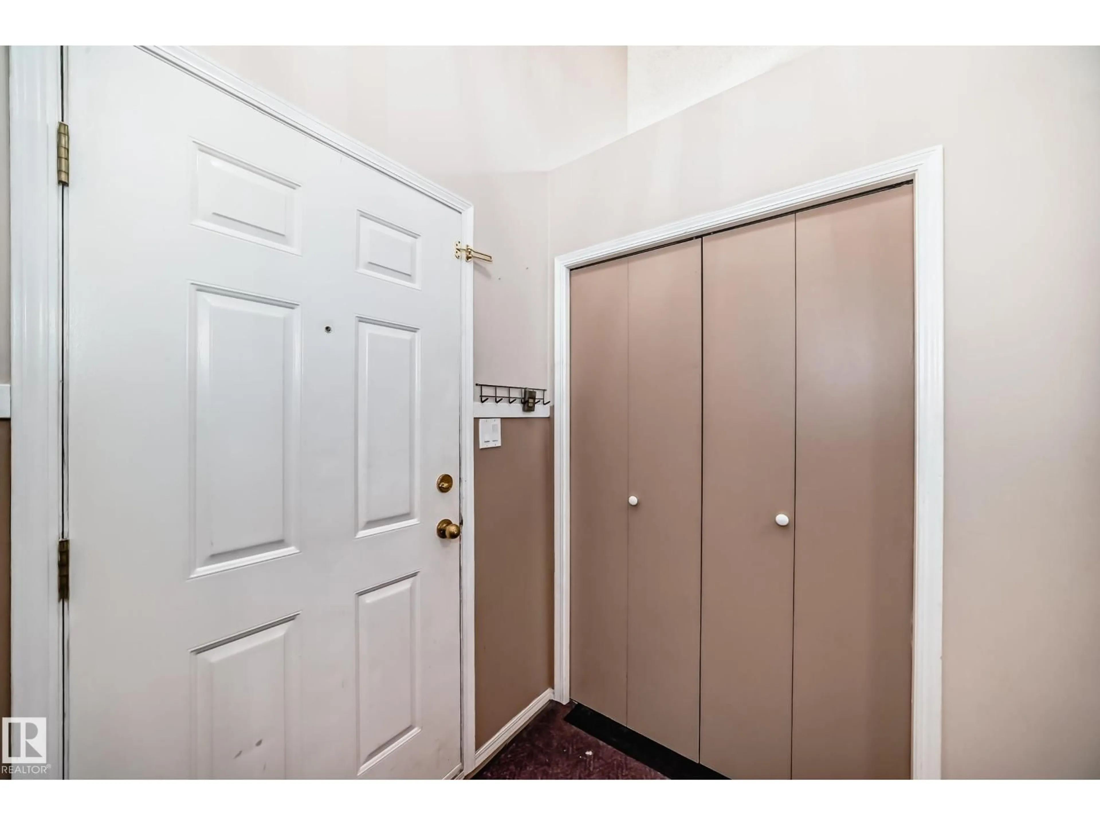 Indoor entryway for 1865 MILL WOODS RD E, Edmonton Alberta T6L6K2