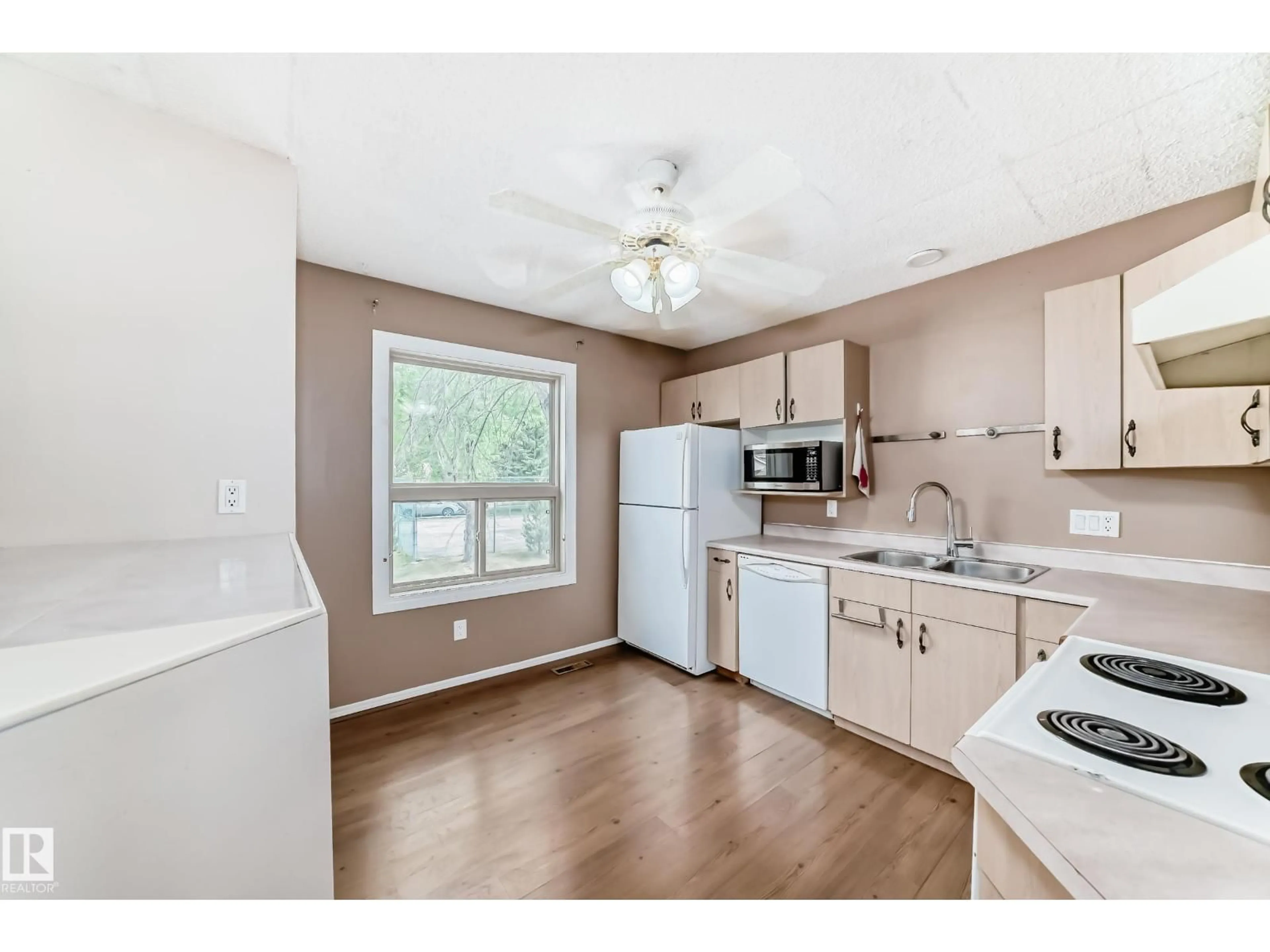 Standard kitchen, wood/laminate floor for 1865 MILL WOODS RD E, Edmonton Alberta T6L6K2