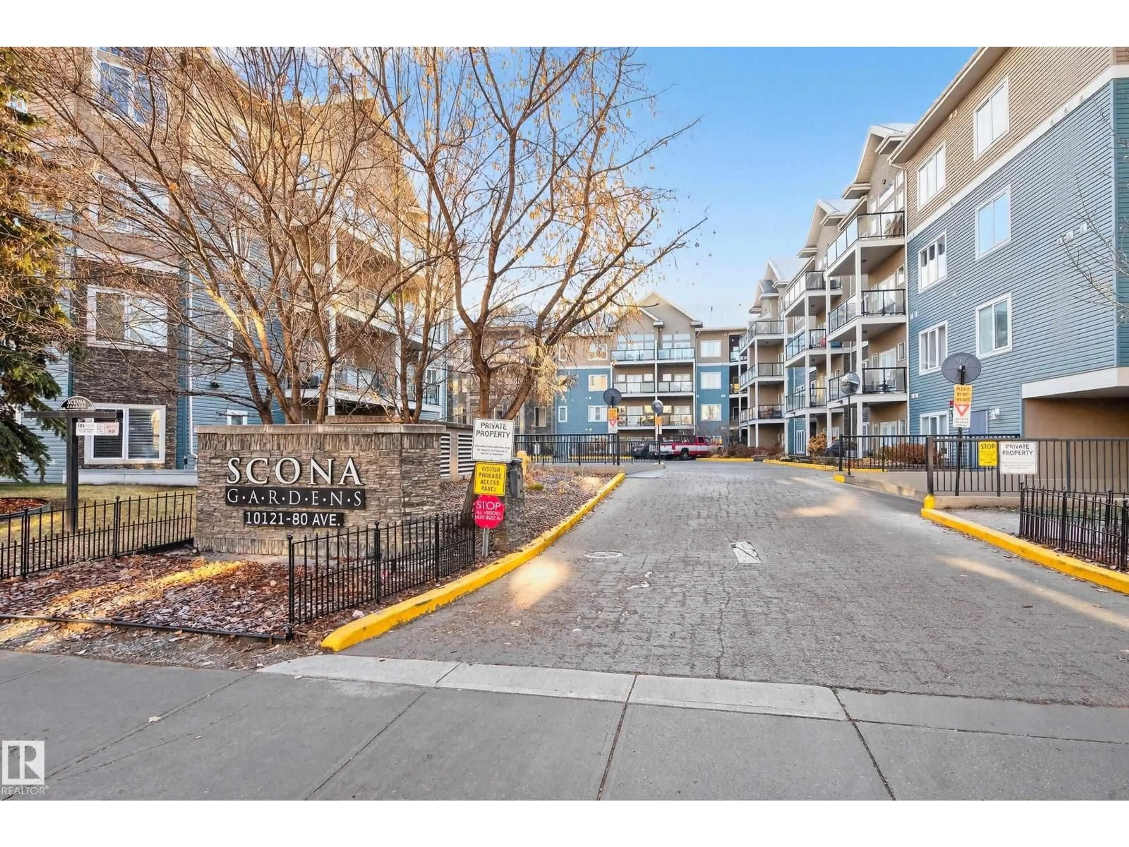 Patio, street for 348 10121 80 AV NW, Edmonton Alberta T6E0B9