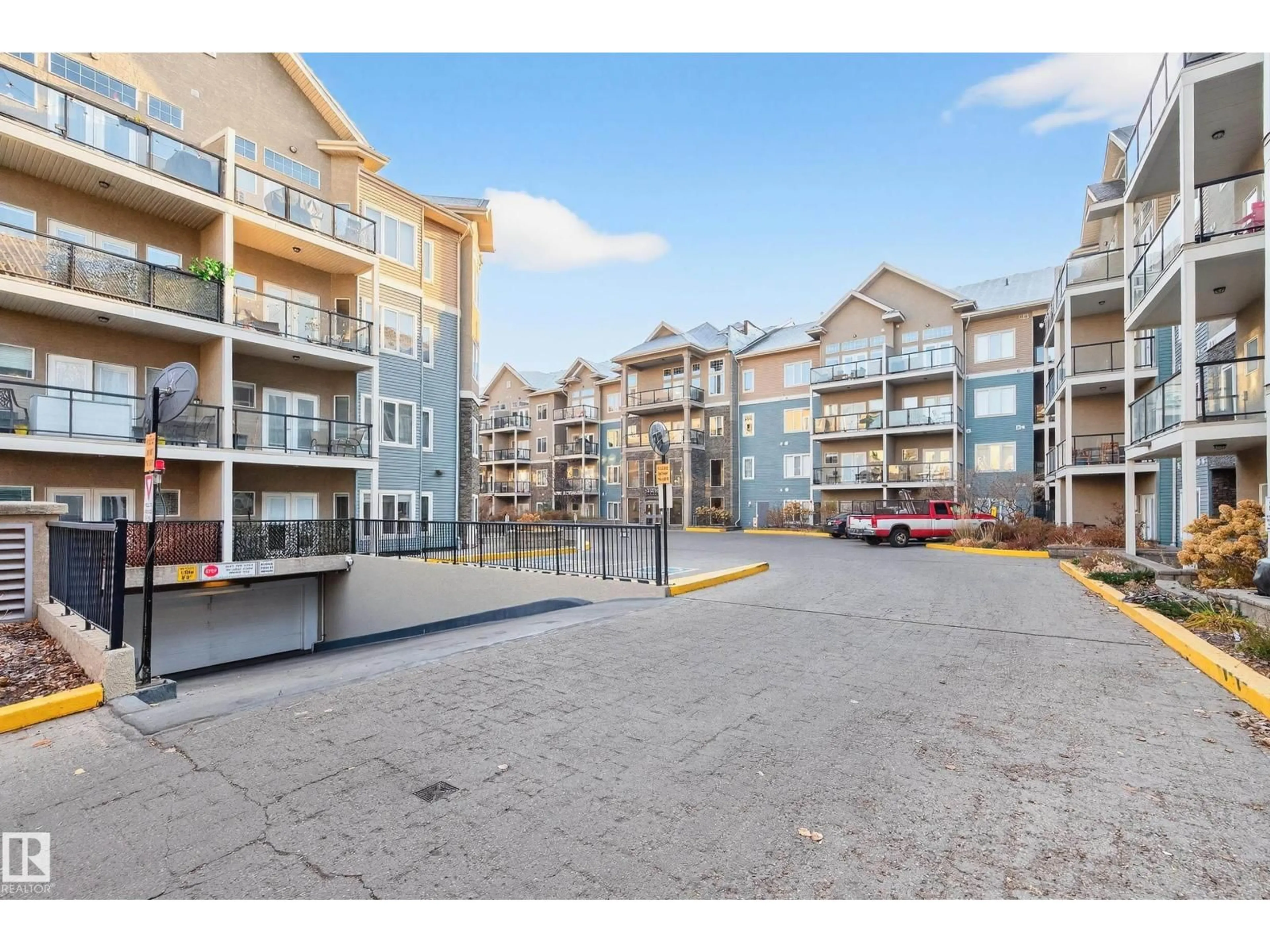 Unknown for 348 10121 80 AV NW, Edmonton Alberta T6E0B9