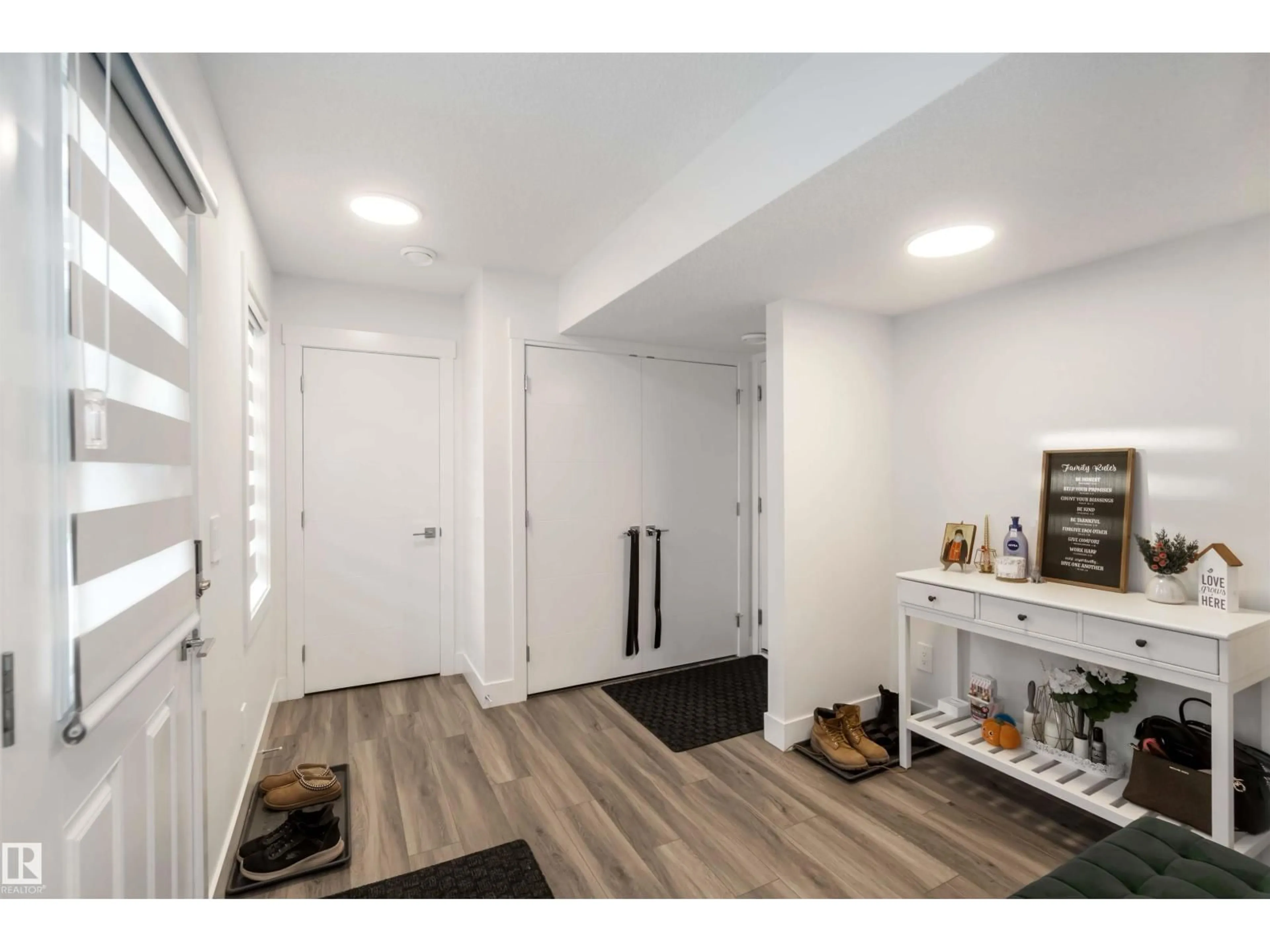 Indoor entryway for #16 - 16335 84 ST, Edmonton Alberta T5Z0S1