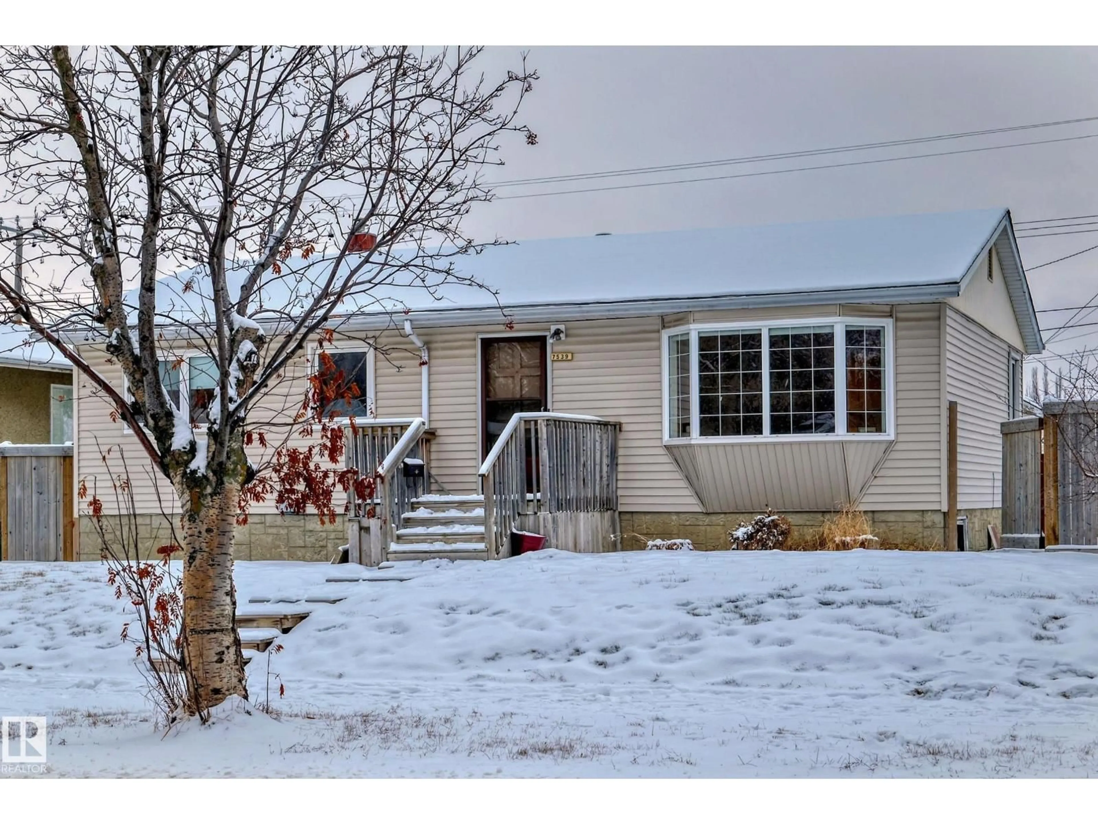 Home with vinyl exterior material, street for 7539 76 AV, Edmonton Alberta T6C0H3