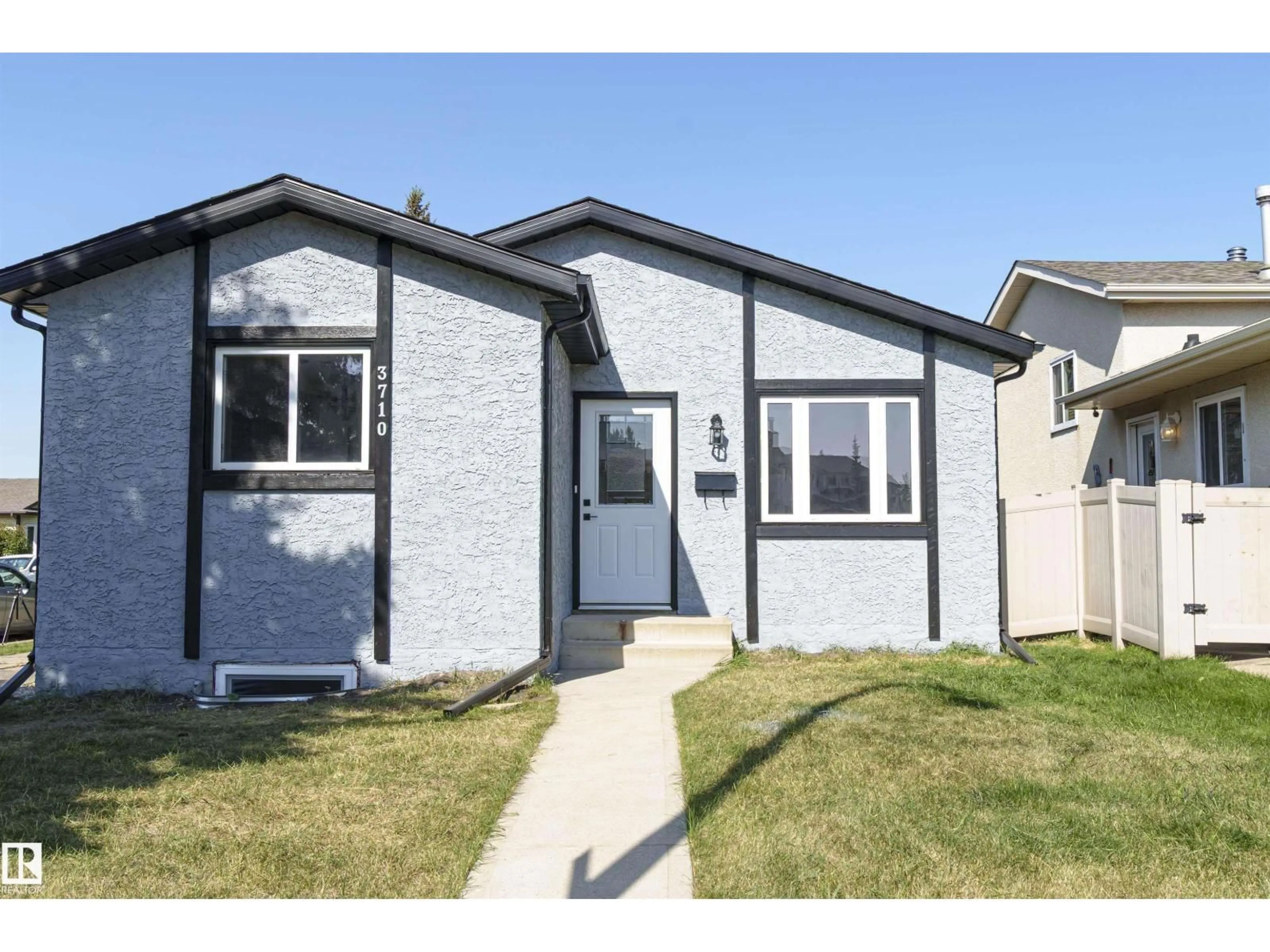 Home with vinyl exterior material, street for 3710 41 AV, Edmonton Alberta T6L5M2