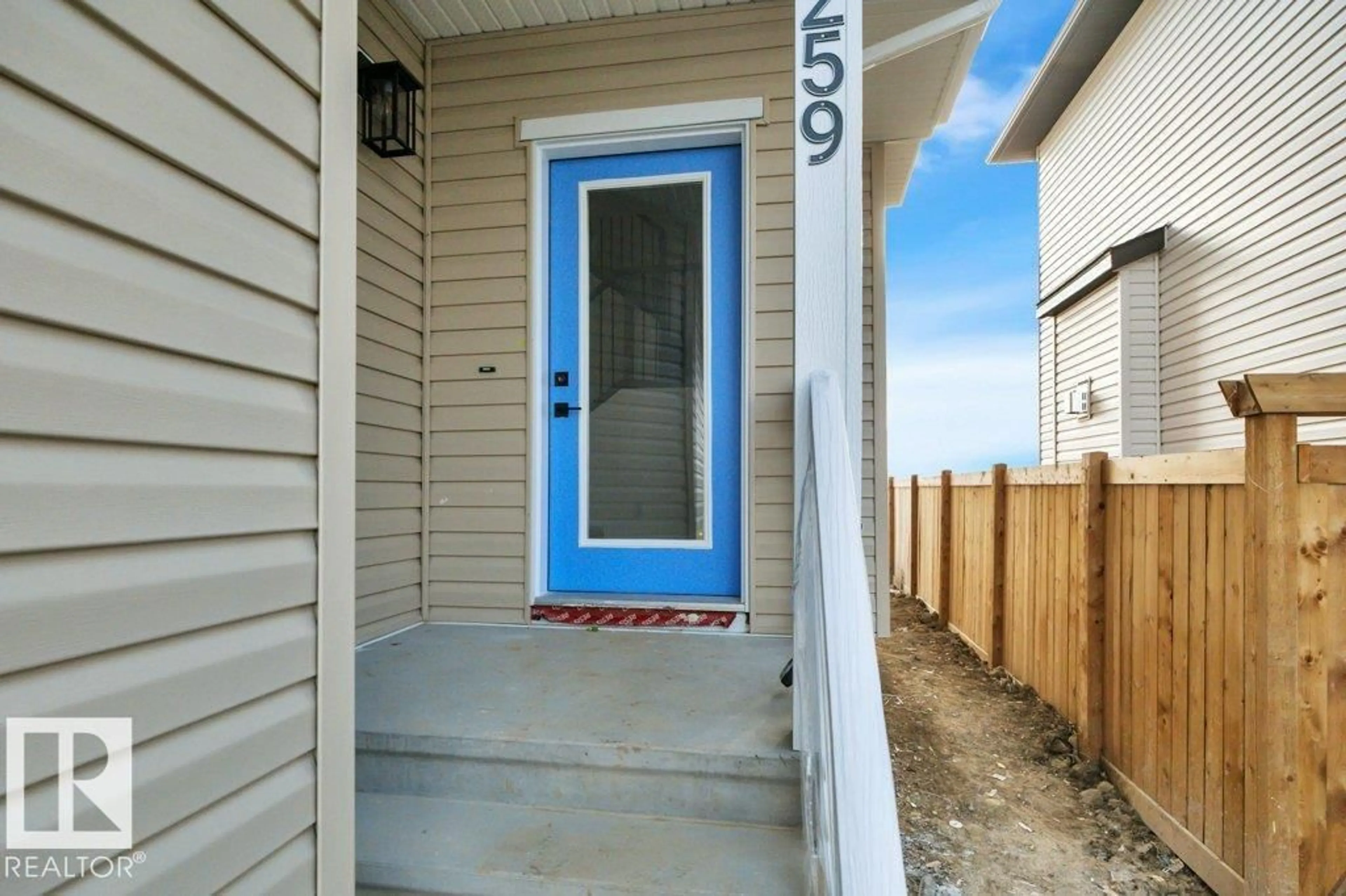 Indoor entryway for 5259 47 AV, Calmar Alberta T0C0V0