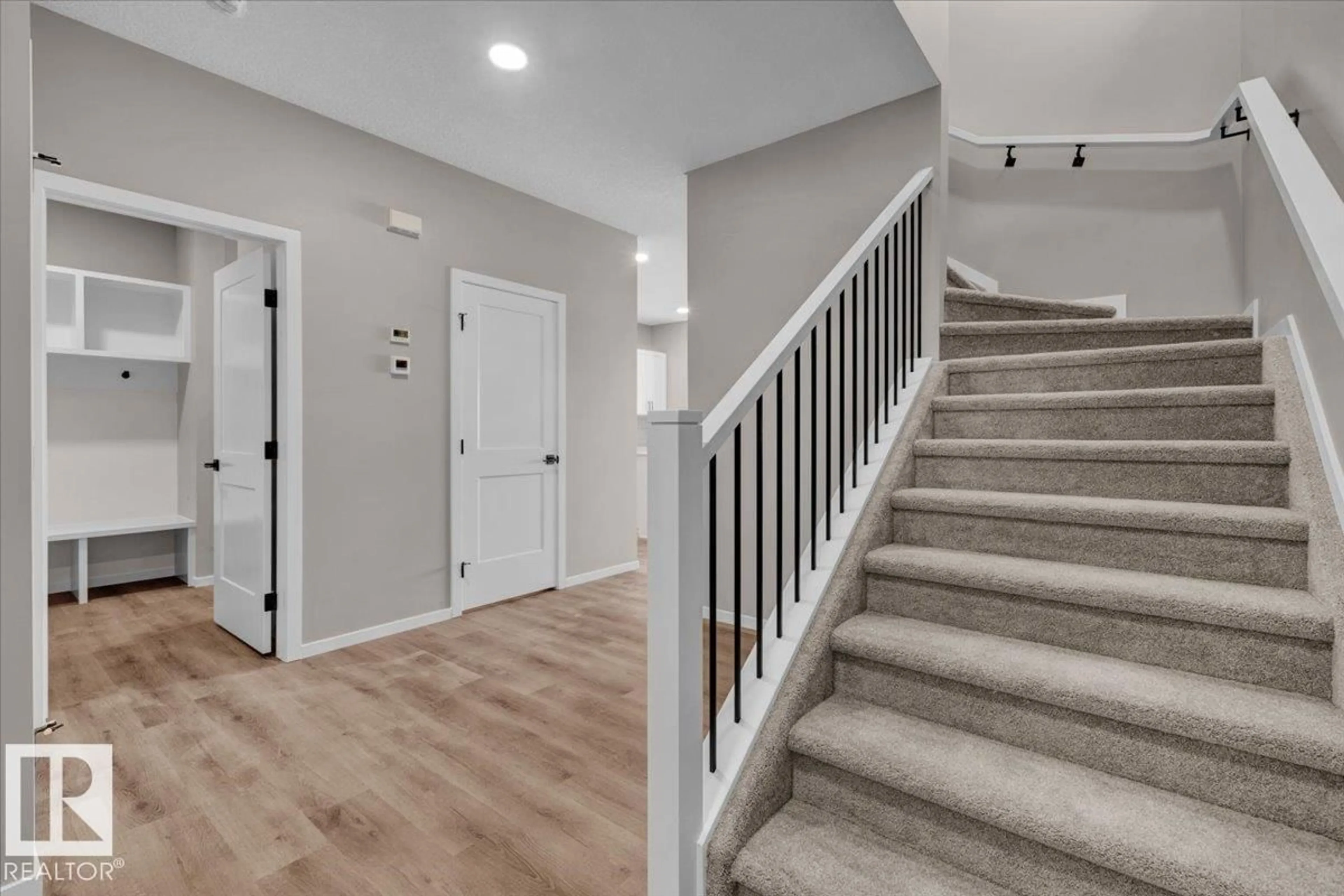 Indoor entryway for 135 HILTON CV, Spruce Grove Alberta T7X1Y4