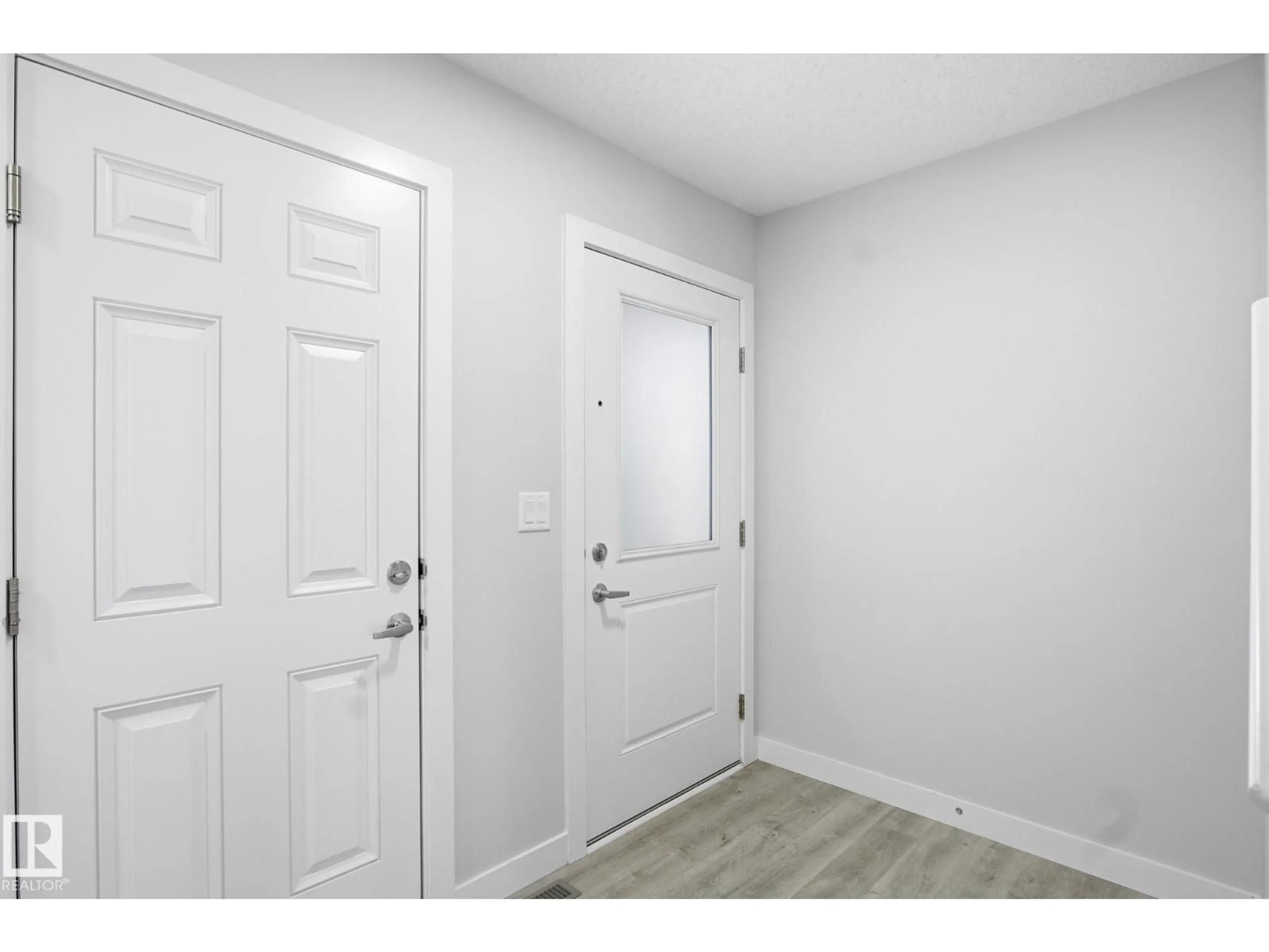 Indoor entryway for 5115 LARK CR, Edmonton Alberta T5S0N9