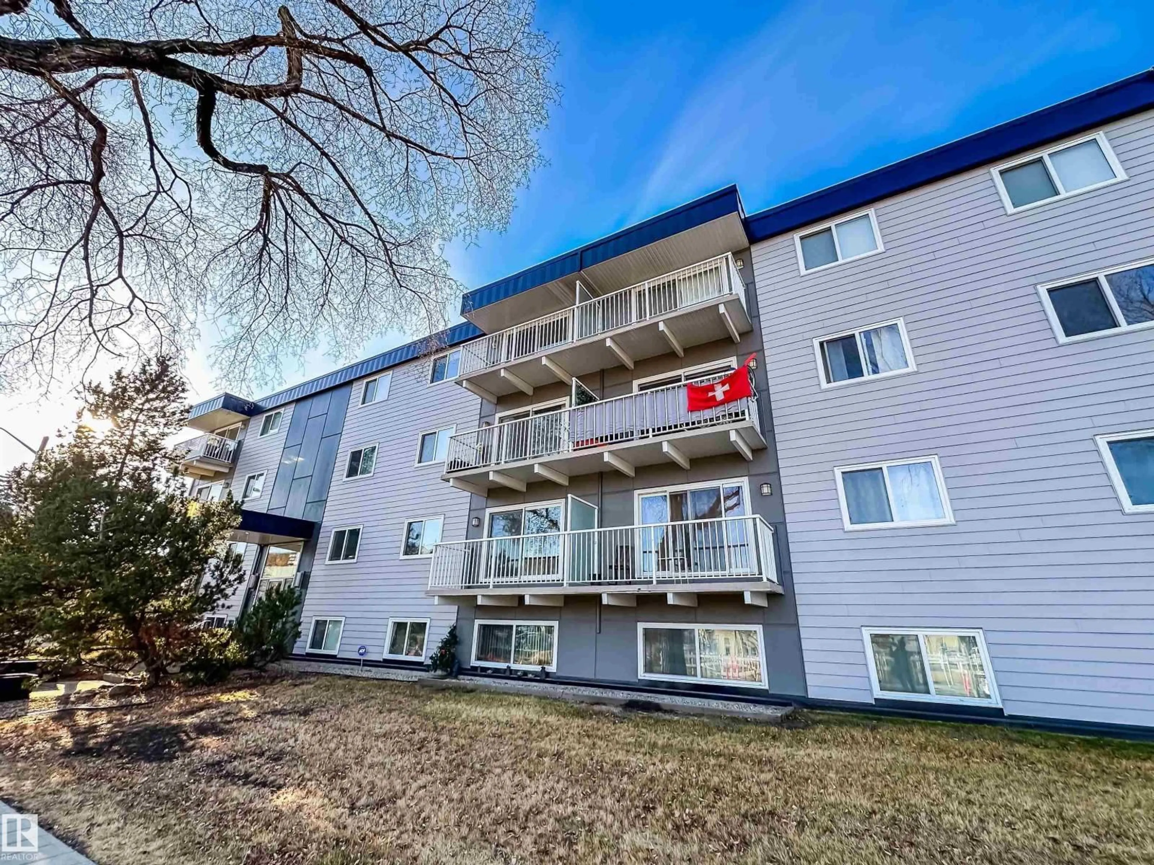 A pic from outside/outdoor area/front of a property/back of a property/a pic from drone, building for #204 - 10434 125 ST, Edmonton Alberta T5N1T3