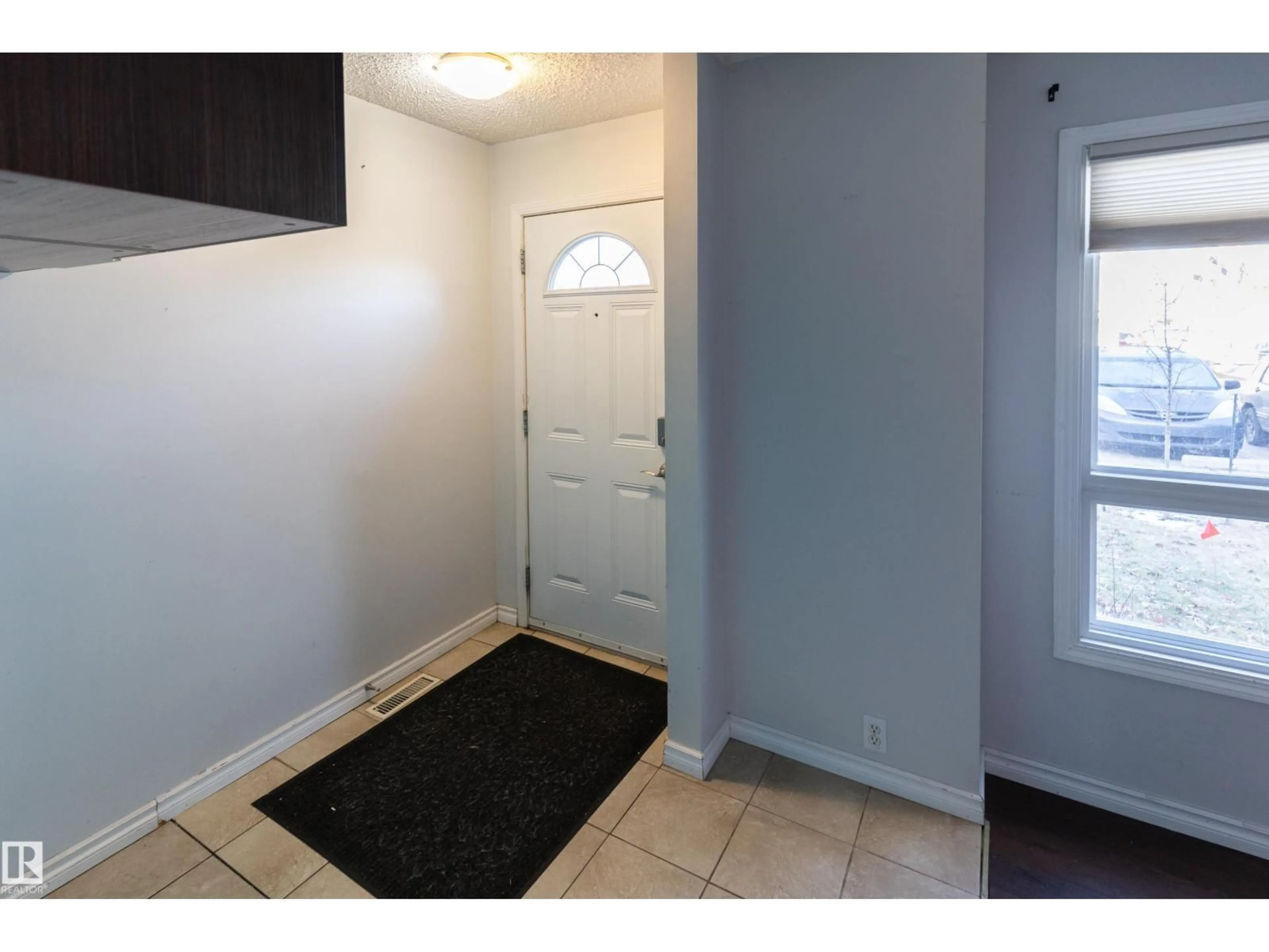 Indoor entryway for 55 2131 OAK ST, Sherwood Park Alberta T8A4W9