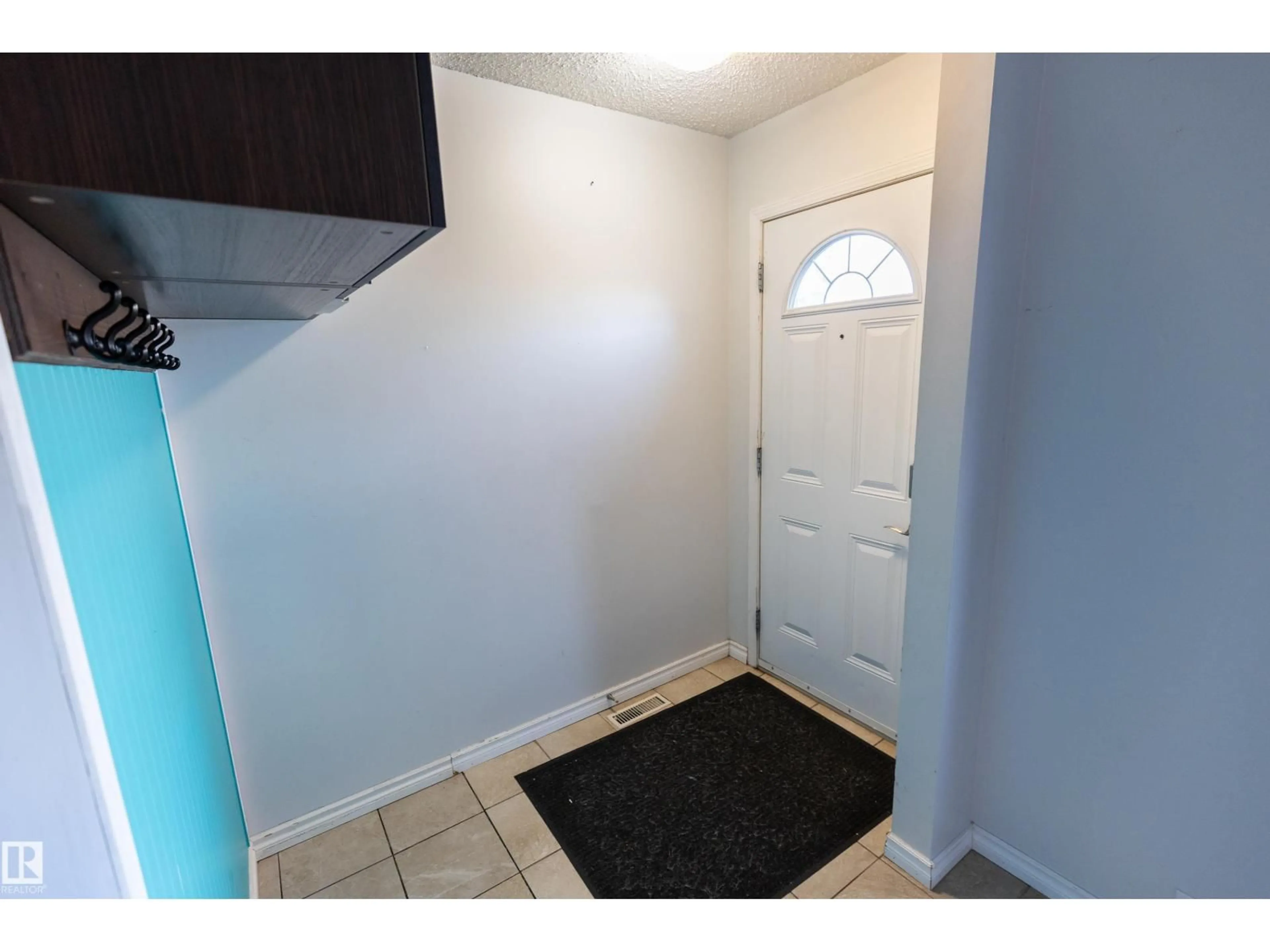 Indoor entryway for 55 2131 OAK ST, Sherwood Park Alberta T8A4W9