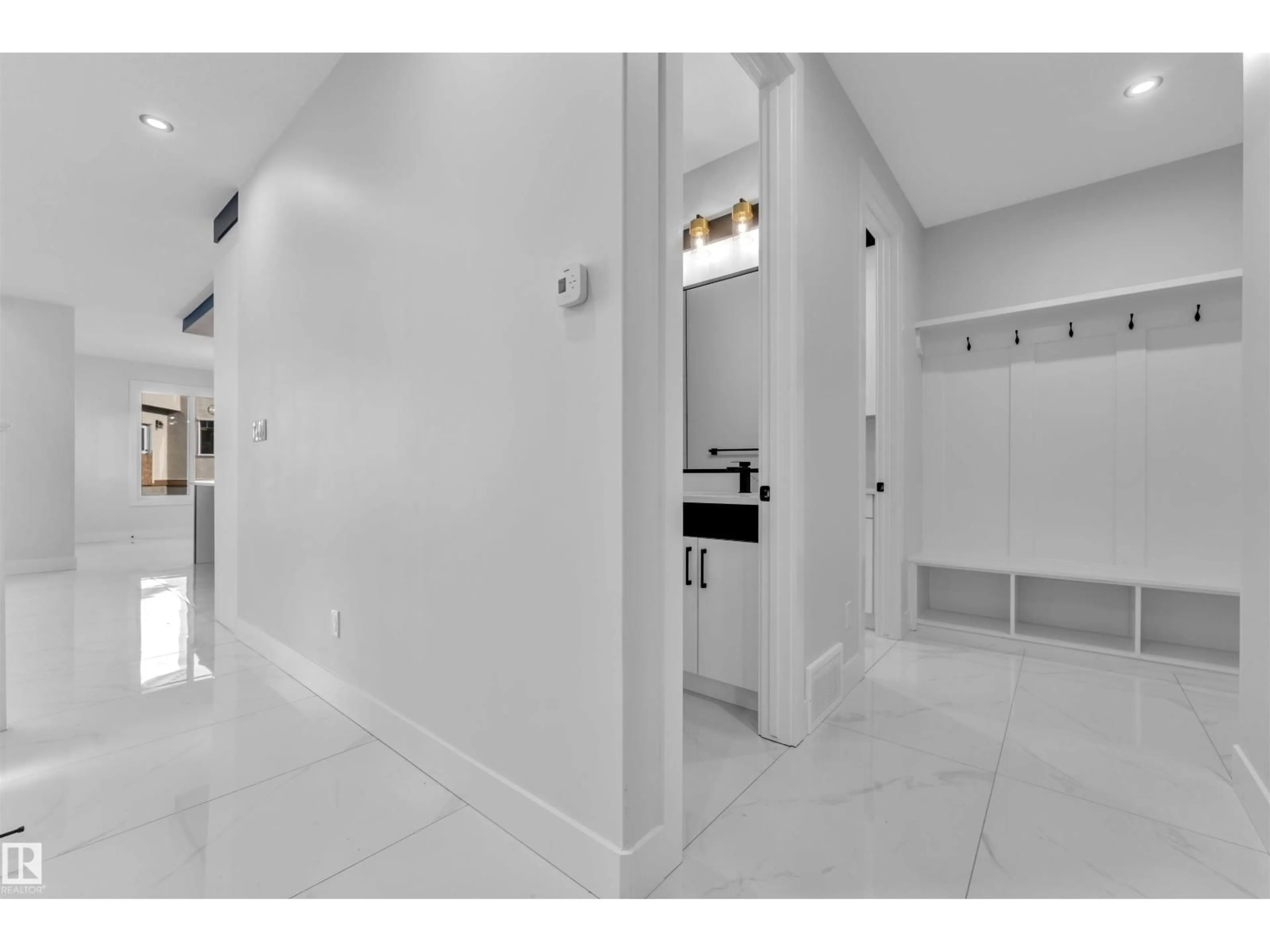 Indoor foyer for 4311 36 ST, Beaumont Alberta T4X3G8