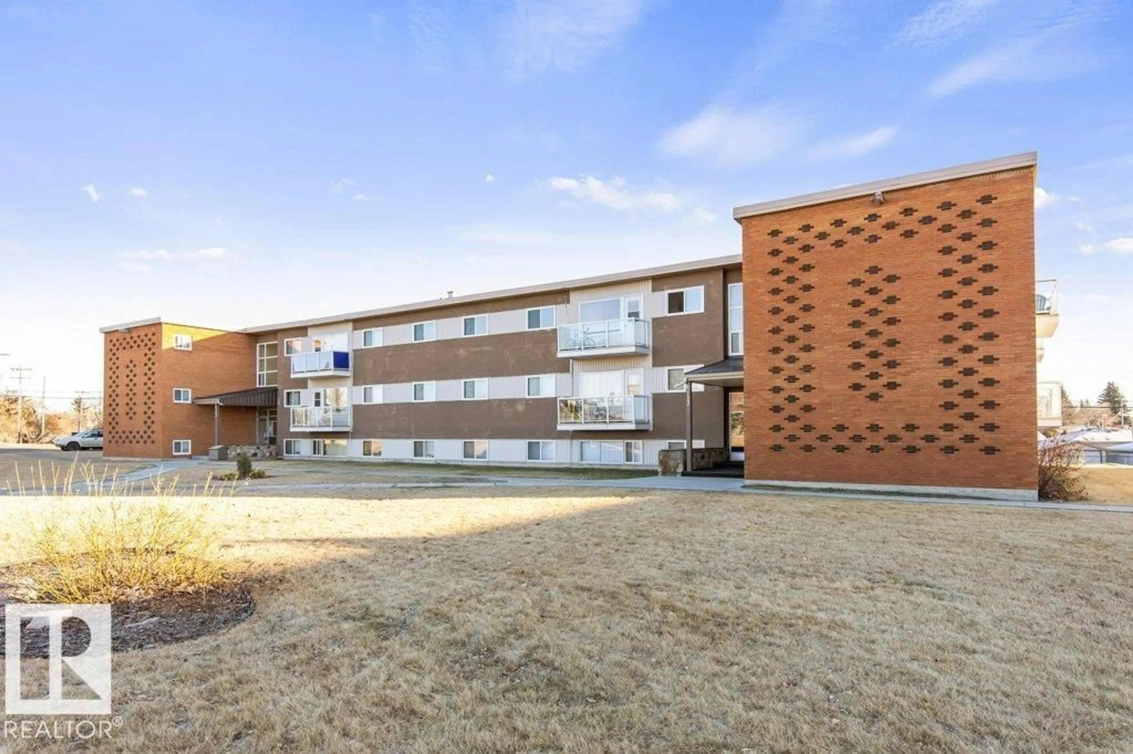 Patio, building for #17 - 6113 98 AV, Edmonton Alberta T6A0A3