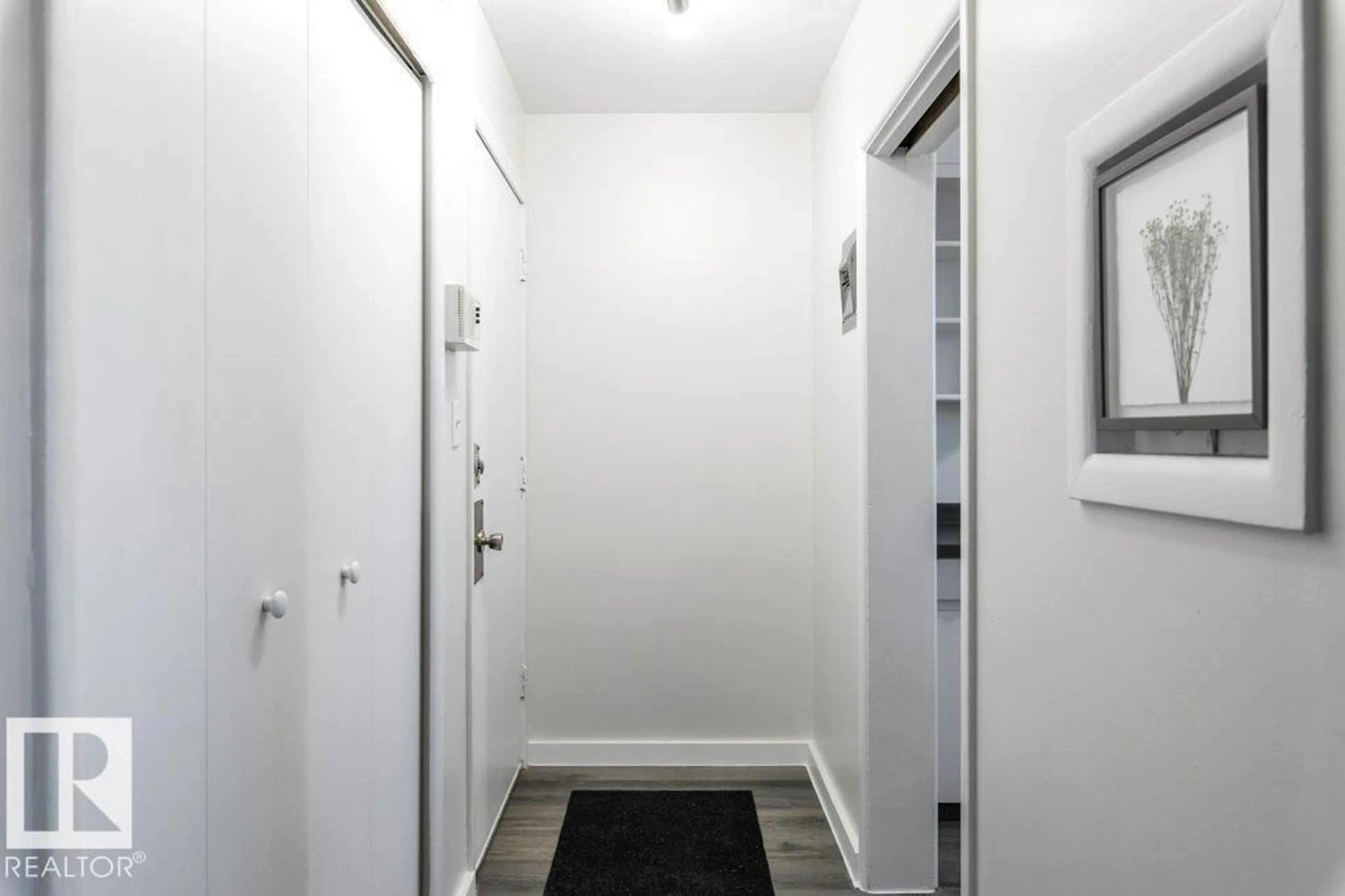 Indoor entryway for #17 - 6113 98 AV, Edmonton Alberta T6A0A3