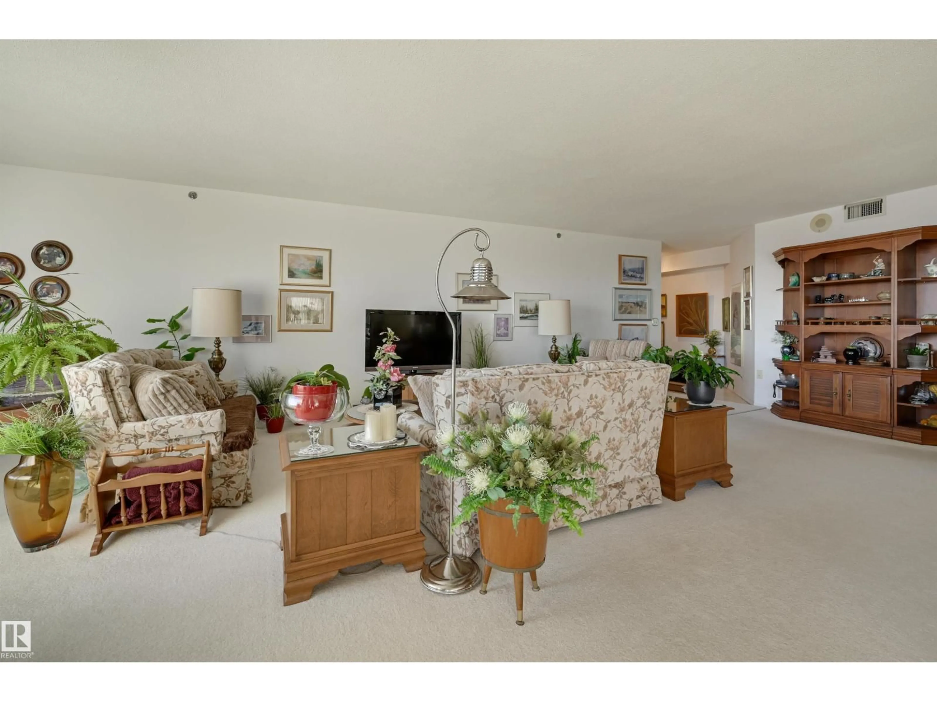 Indoor foyer for #1401 - 12319 JASPER AV, Edmonton Alberta T5N4A7