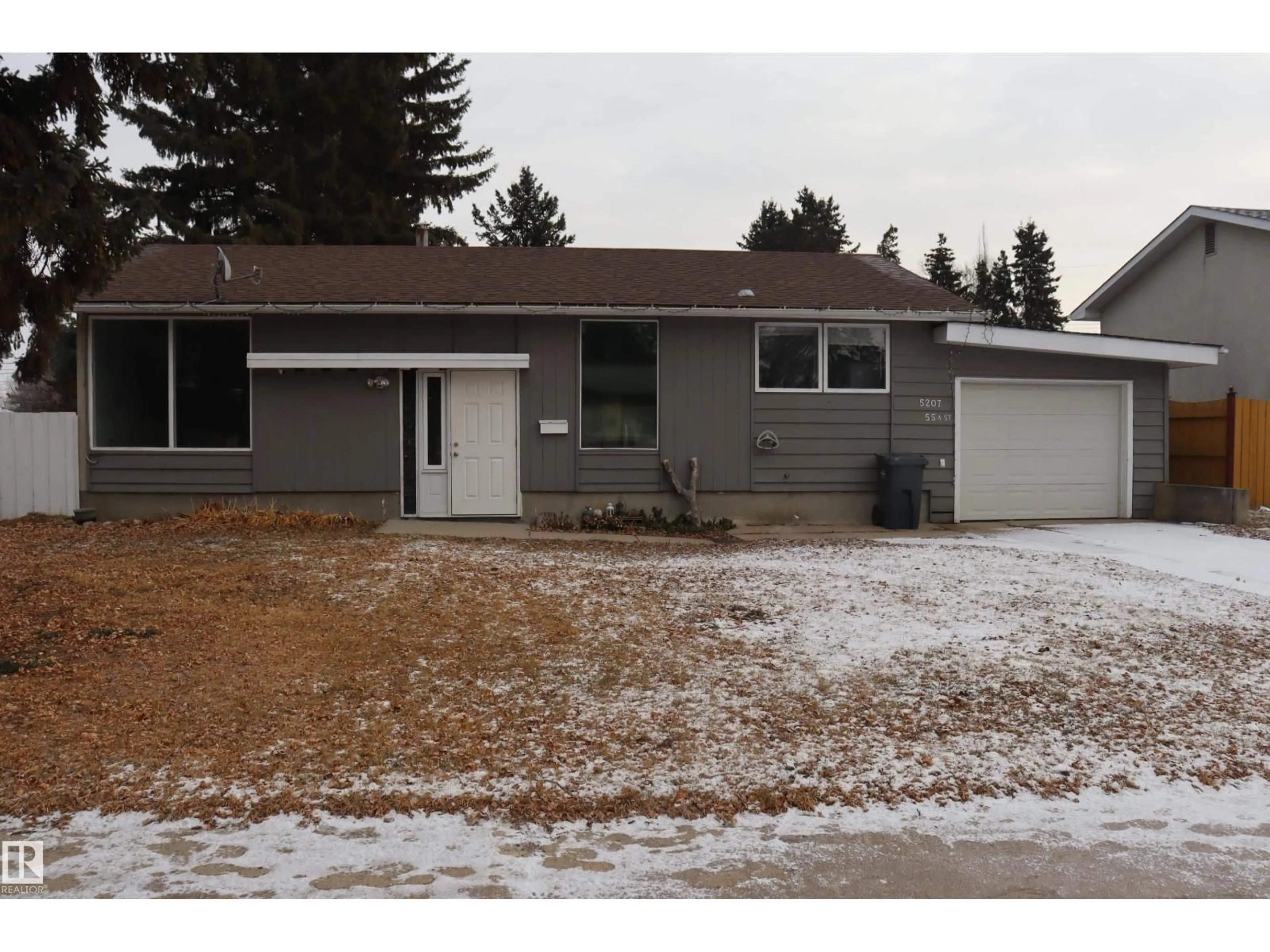 Home with vinyl exterior material, street for 5207 55A ST, Wetaskiwin Alberta T9A1T8