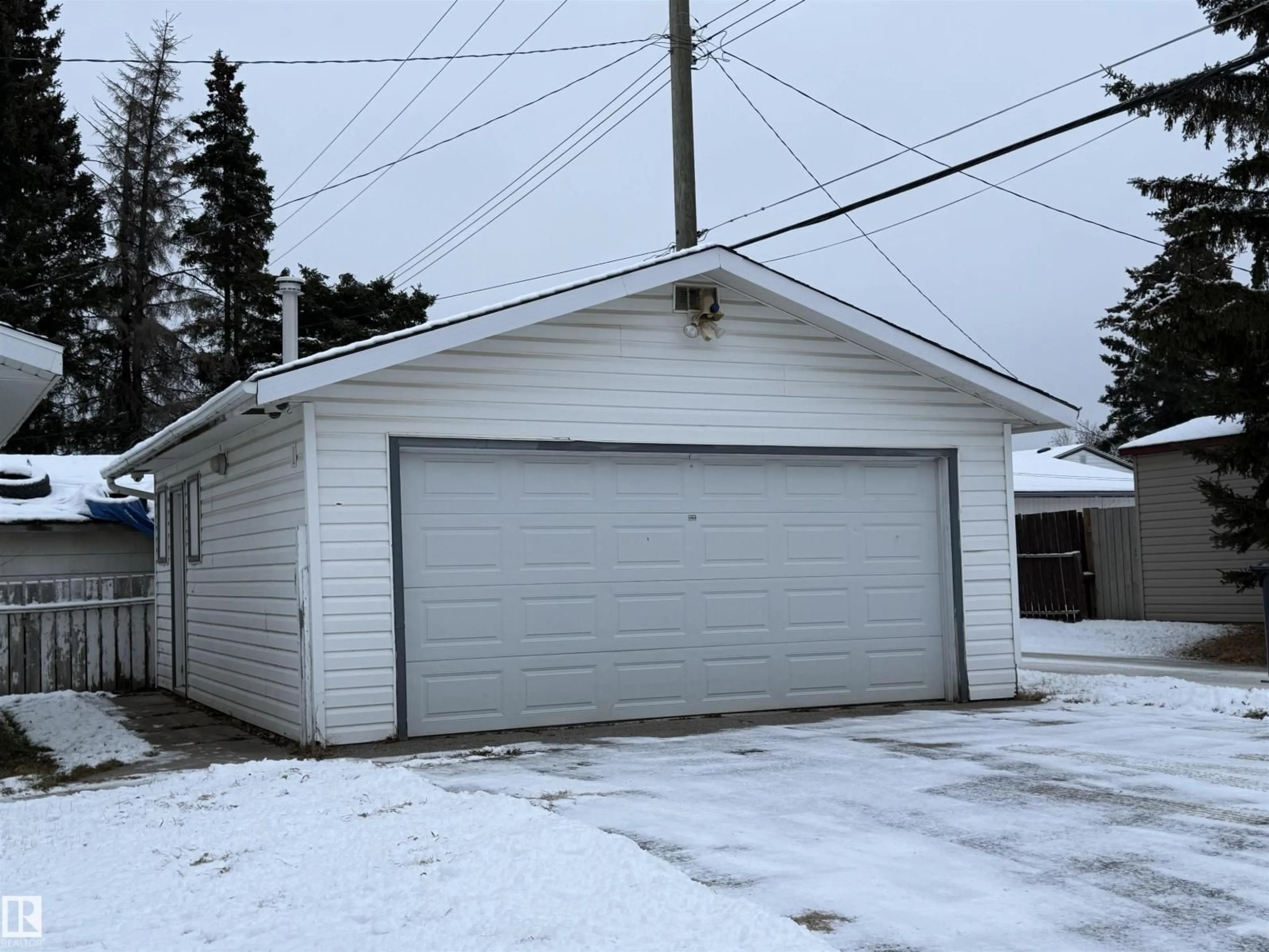 Indoor garage for 4741 50 AV, Drayton Valley Alberta T7A1J2