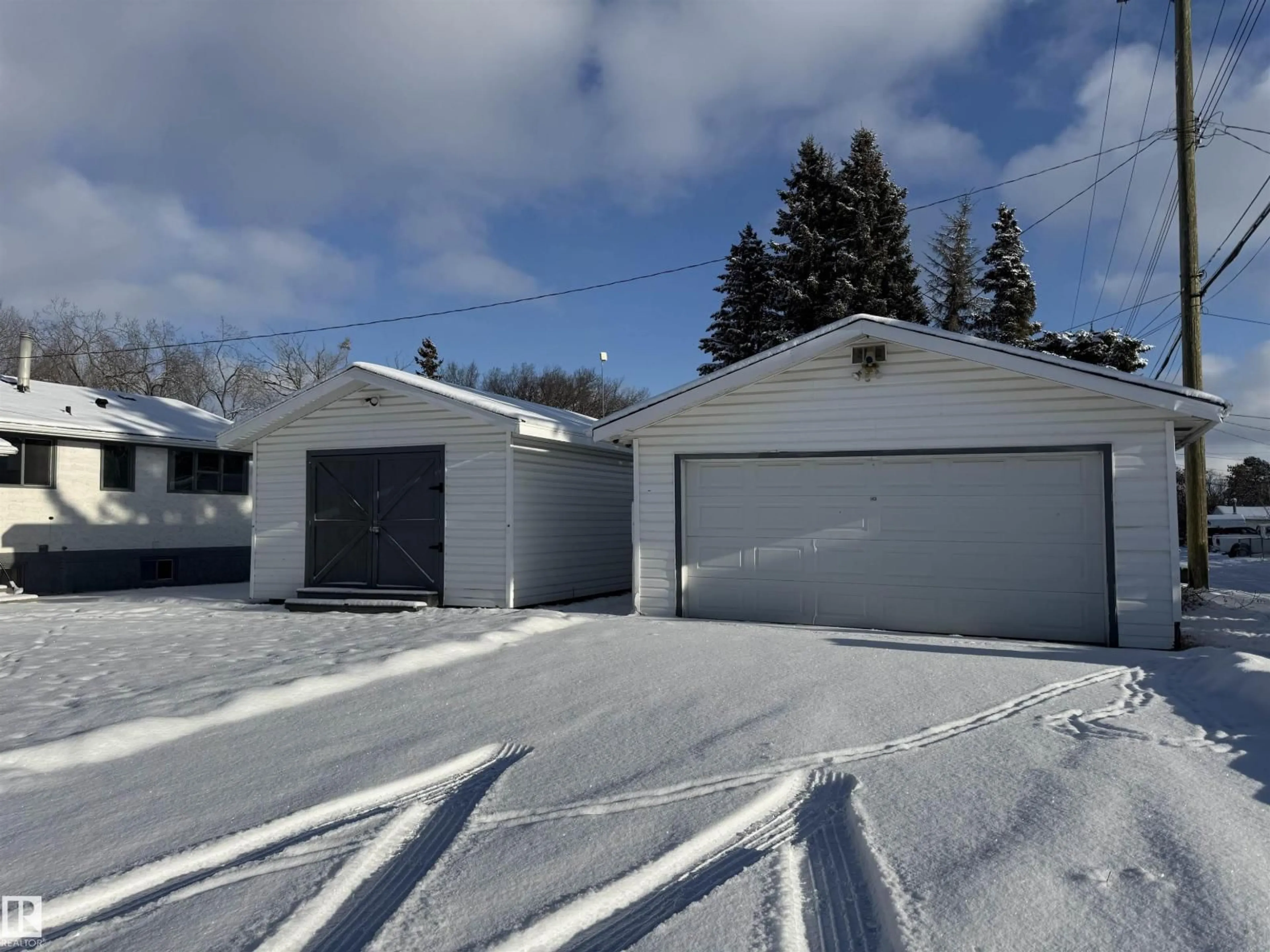 Indoor garage for 4741 50 AV, Drayton Valley Alberta T7A1J2