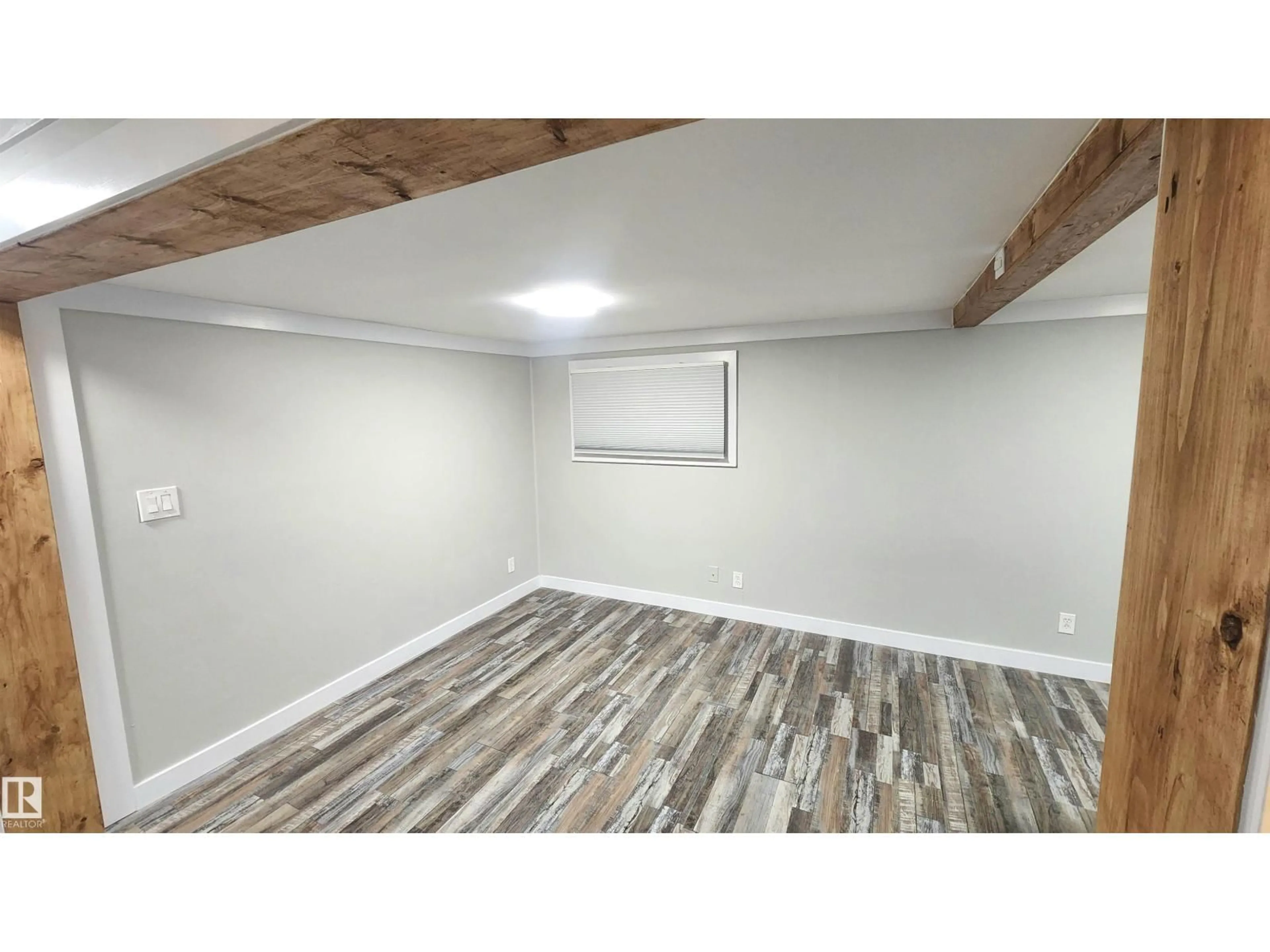 A pic of a room for 90 RIM RD, Edmonton Alberta T6P1C5