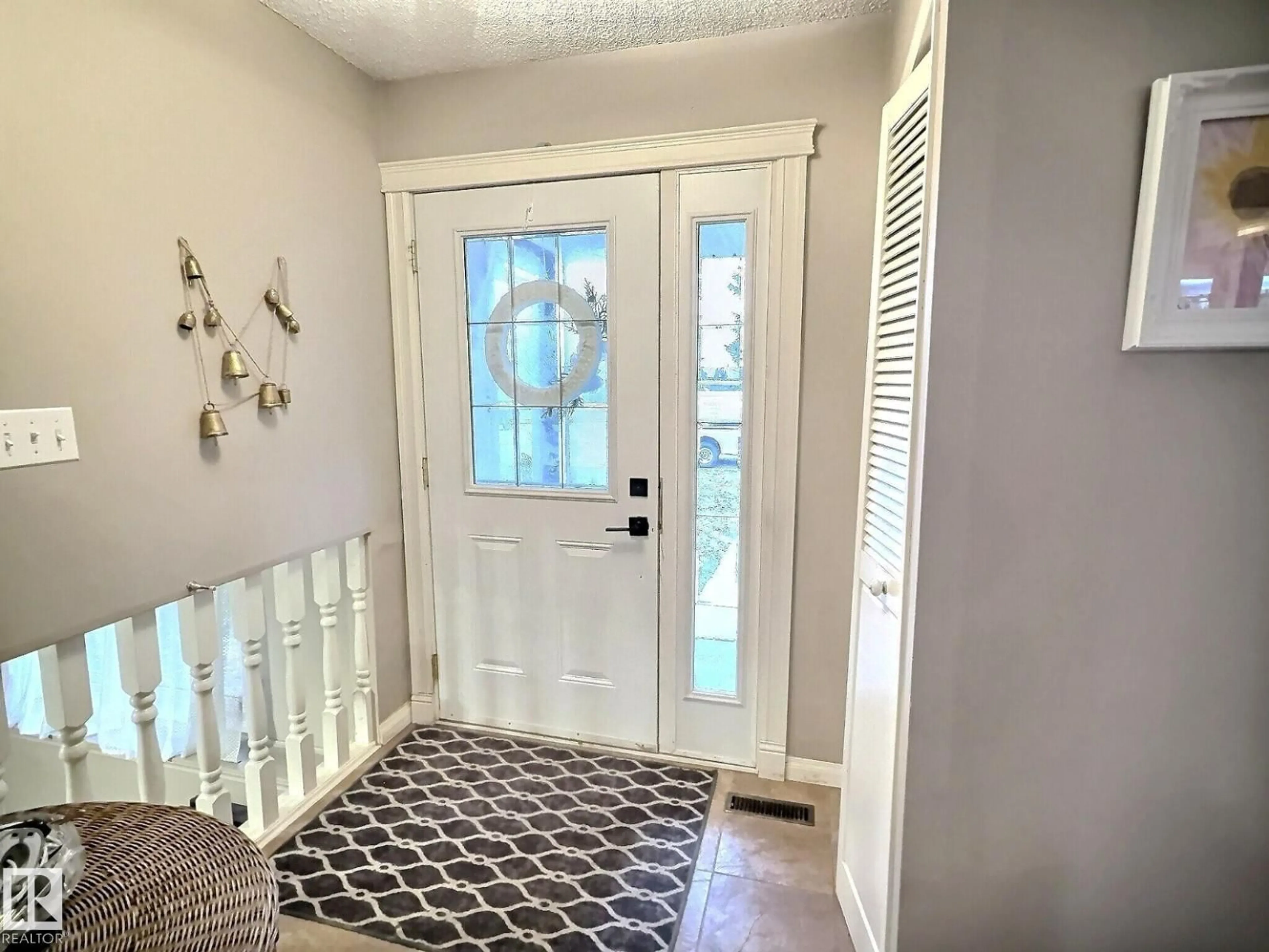 Indoor entryway for NW - 1712 36 ST, Edmonton Alberta T6L2P5