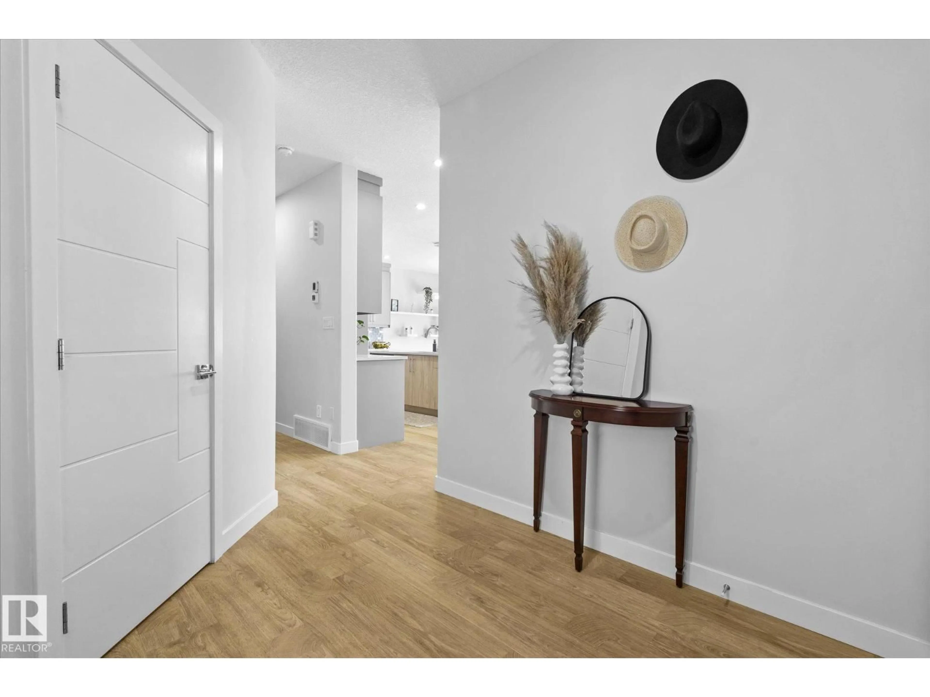 Indoor entryway for 82 MEADOWLAND WY, Spruce Grove Alberta T7X0S4