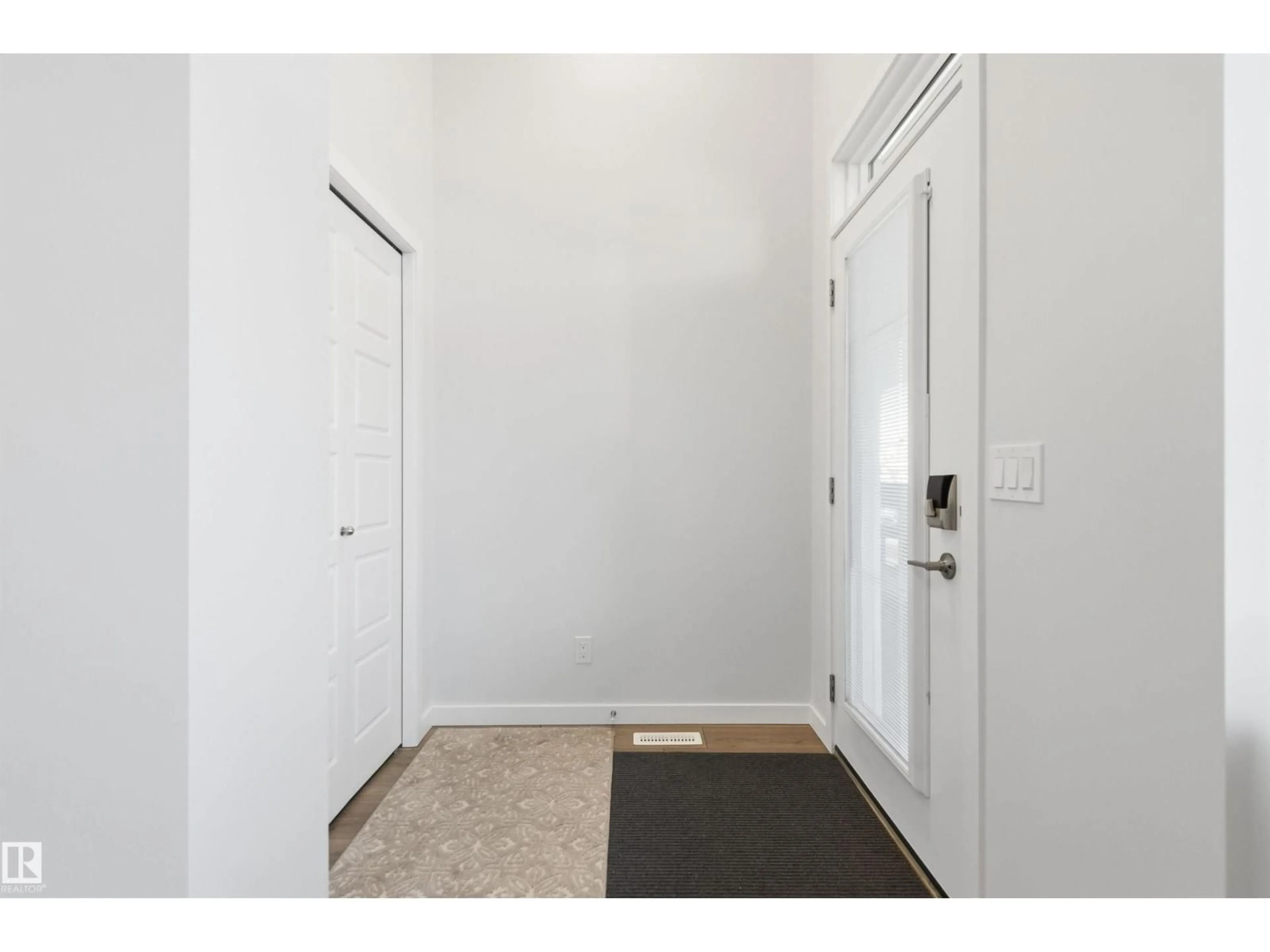 Indoor entryway for SW - 656 35 ST, Edmonton Alberta T6X2Z1