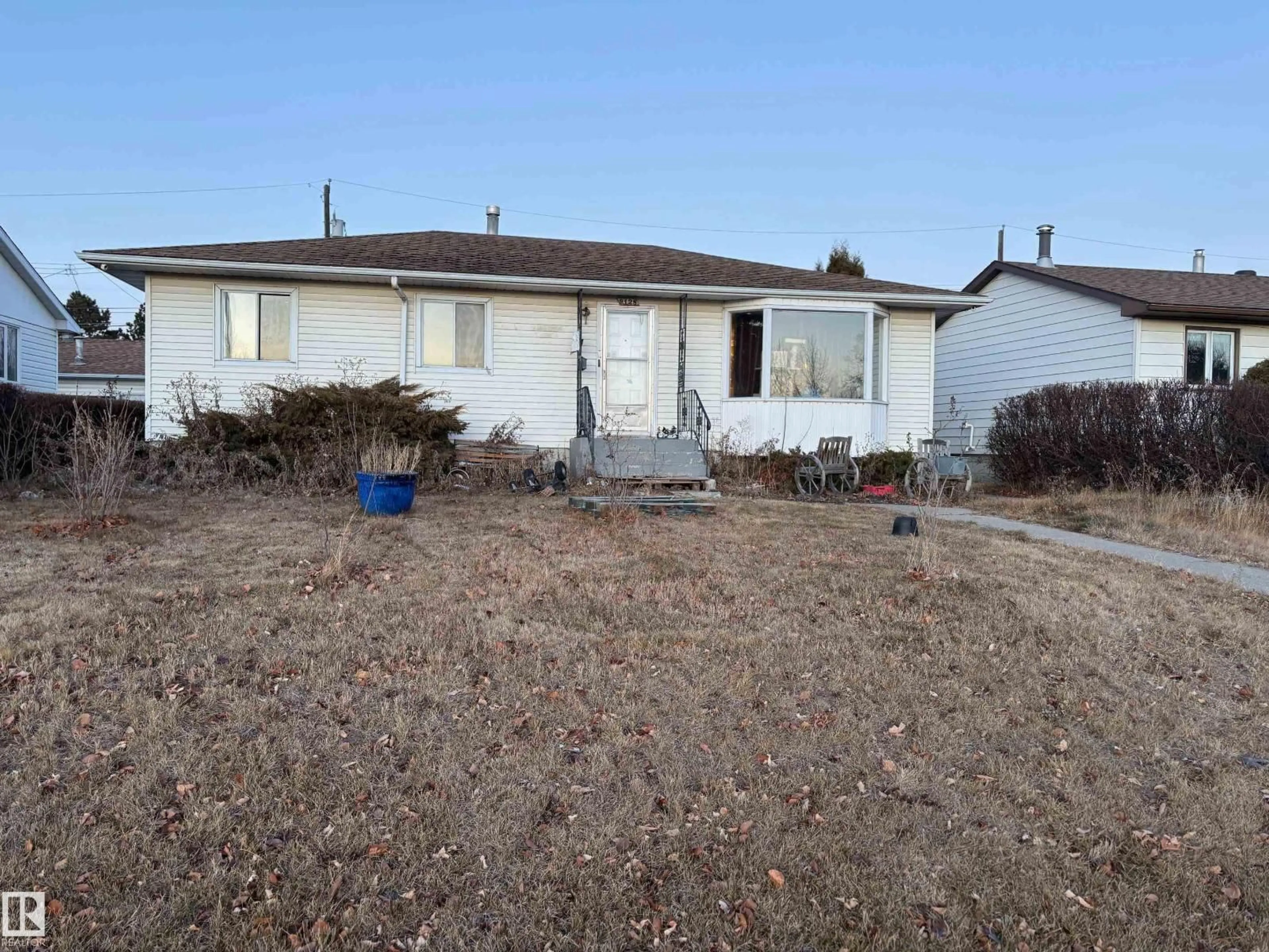 A pic from outside/outdoor area/front of a property/back of a property/a pic from drone, street for NW - 9128 129B AV, Edmonton Alberta T5E0P5