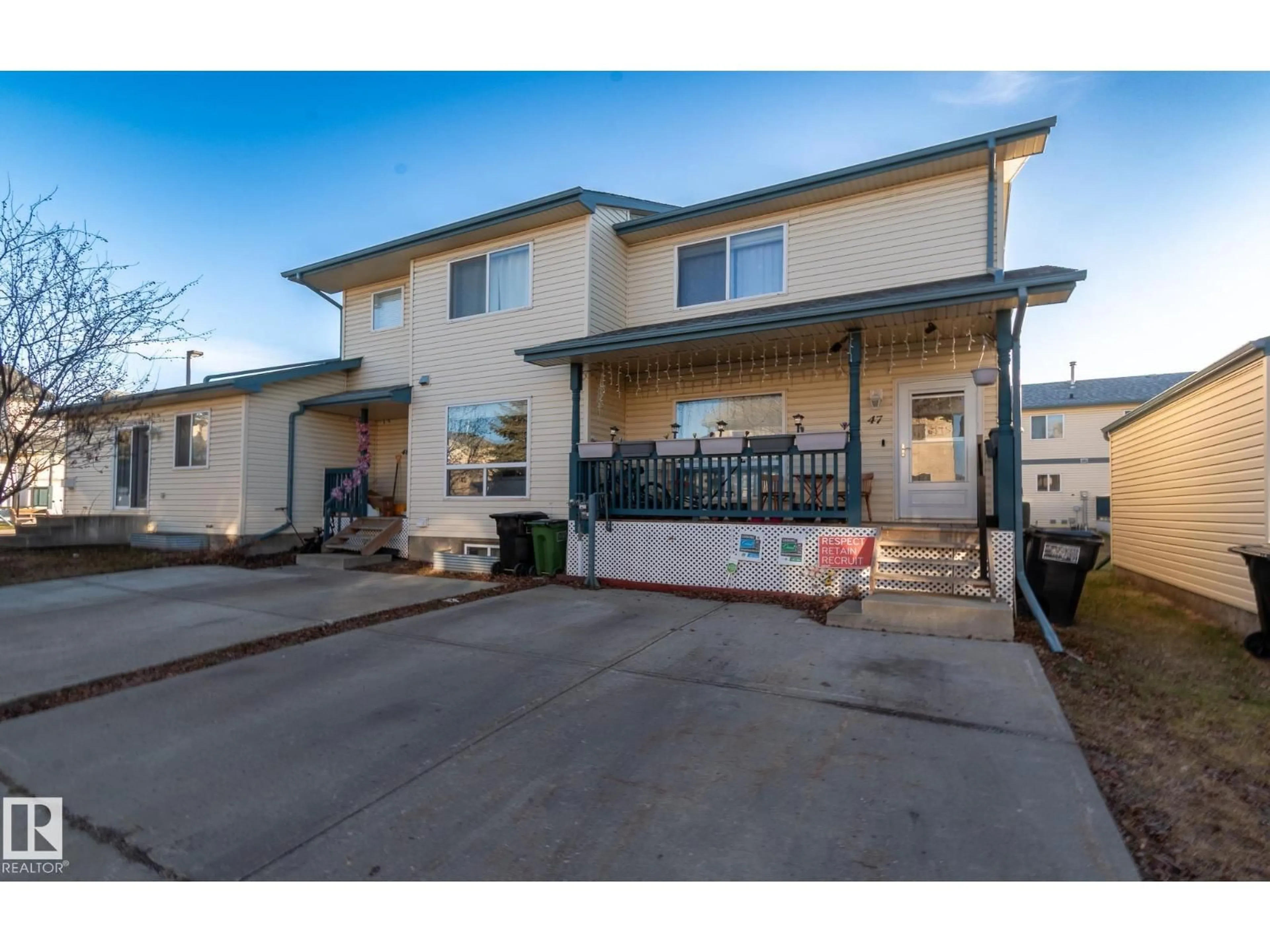 Home with vinyl exterior material, street for 47 - 10909 106 ST NW, Edmonton Alberta T5H4M7