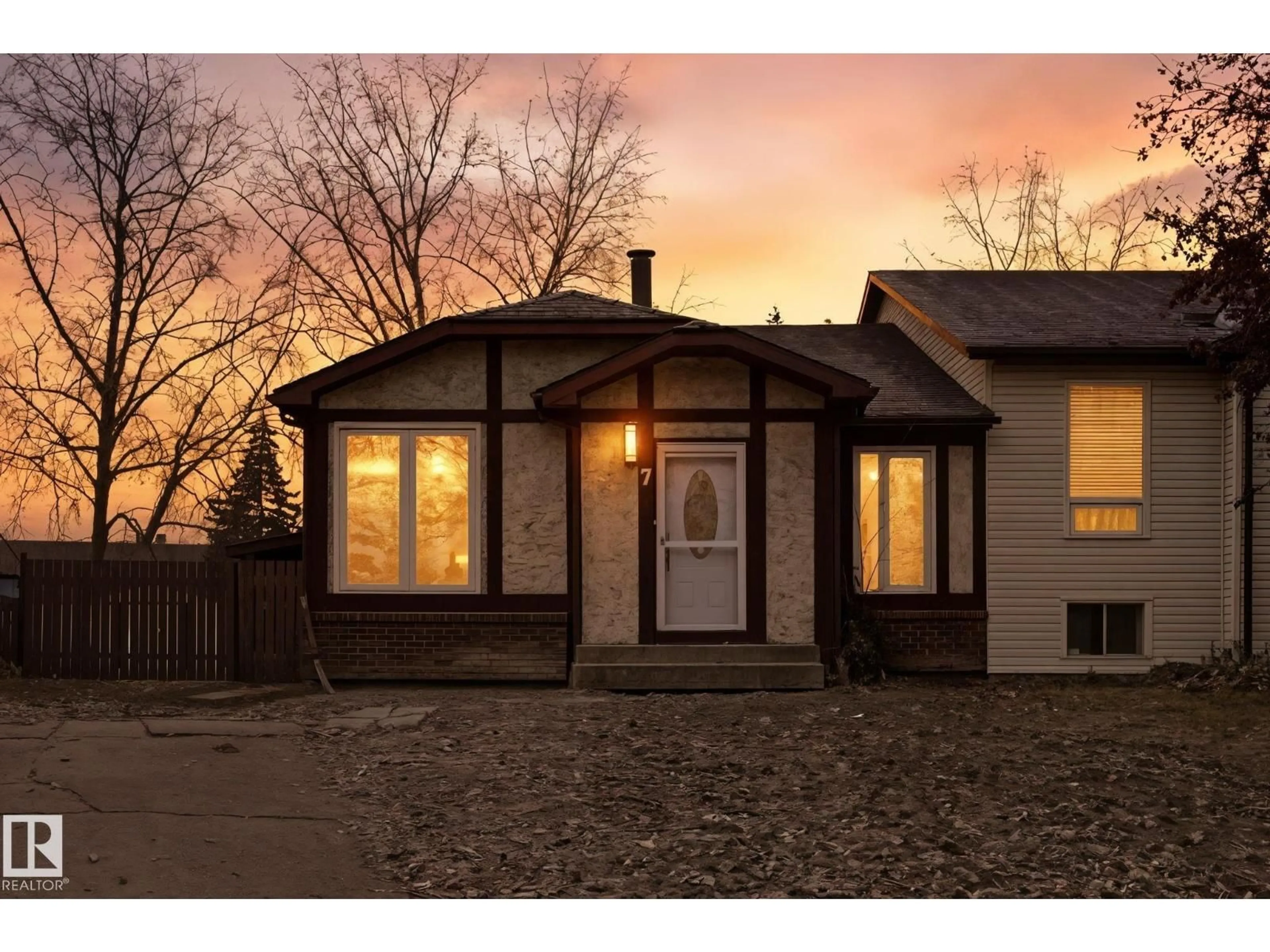 Home with vinyl exterior material, street for 7 GARETH PL, St. Albert Alberta T8N3K5