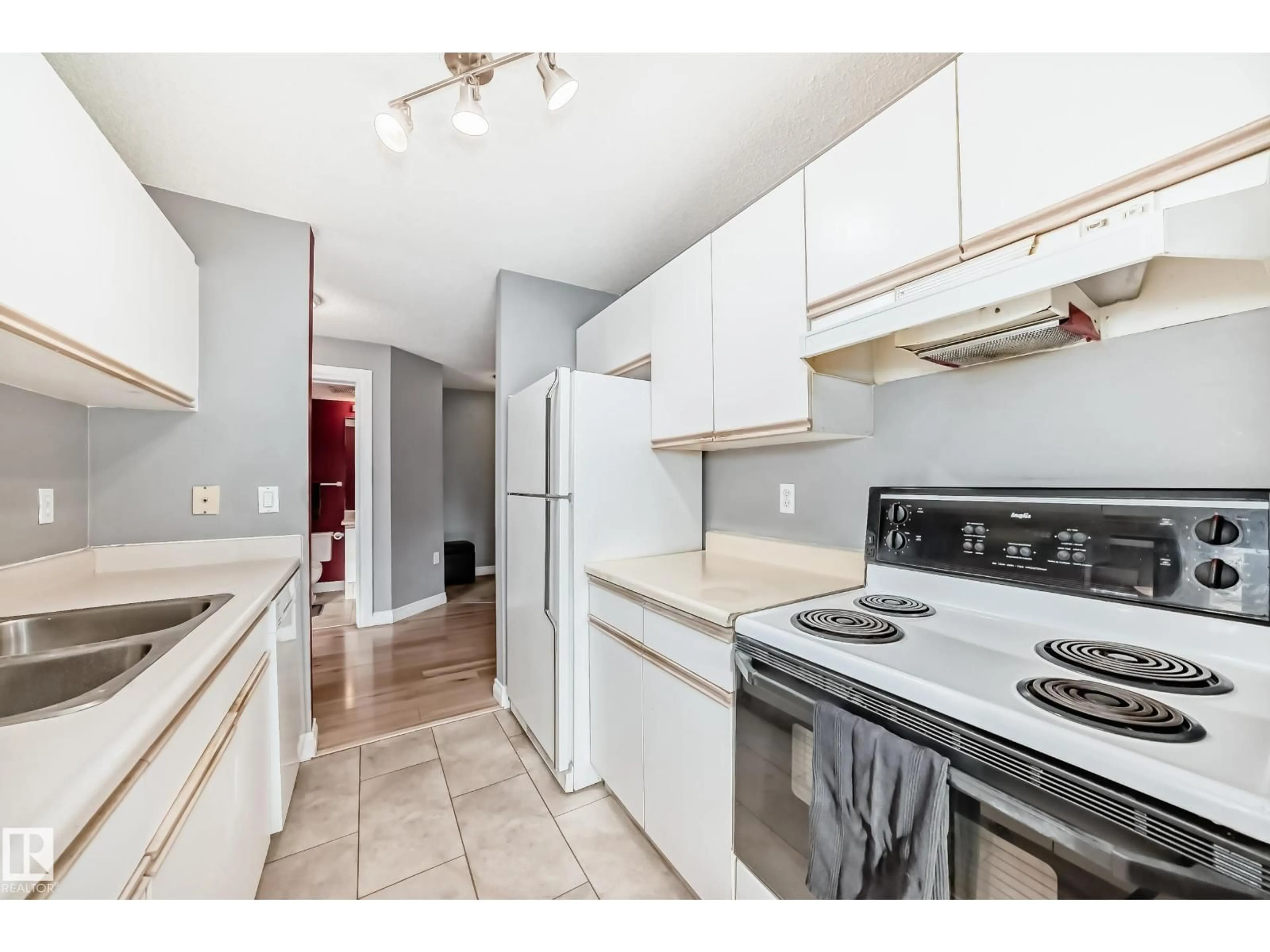 Standard kitchen, unknown for 10636 - 239 120 ST NW, Edmonton Alberta T5H4L5