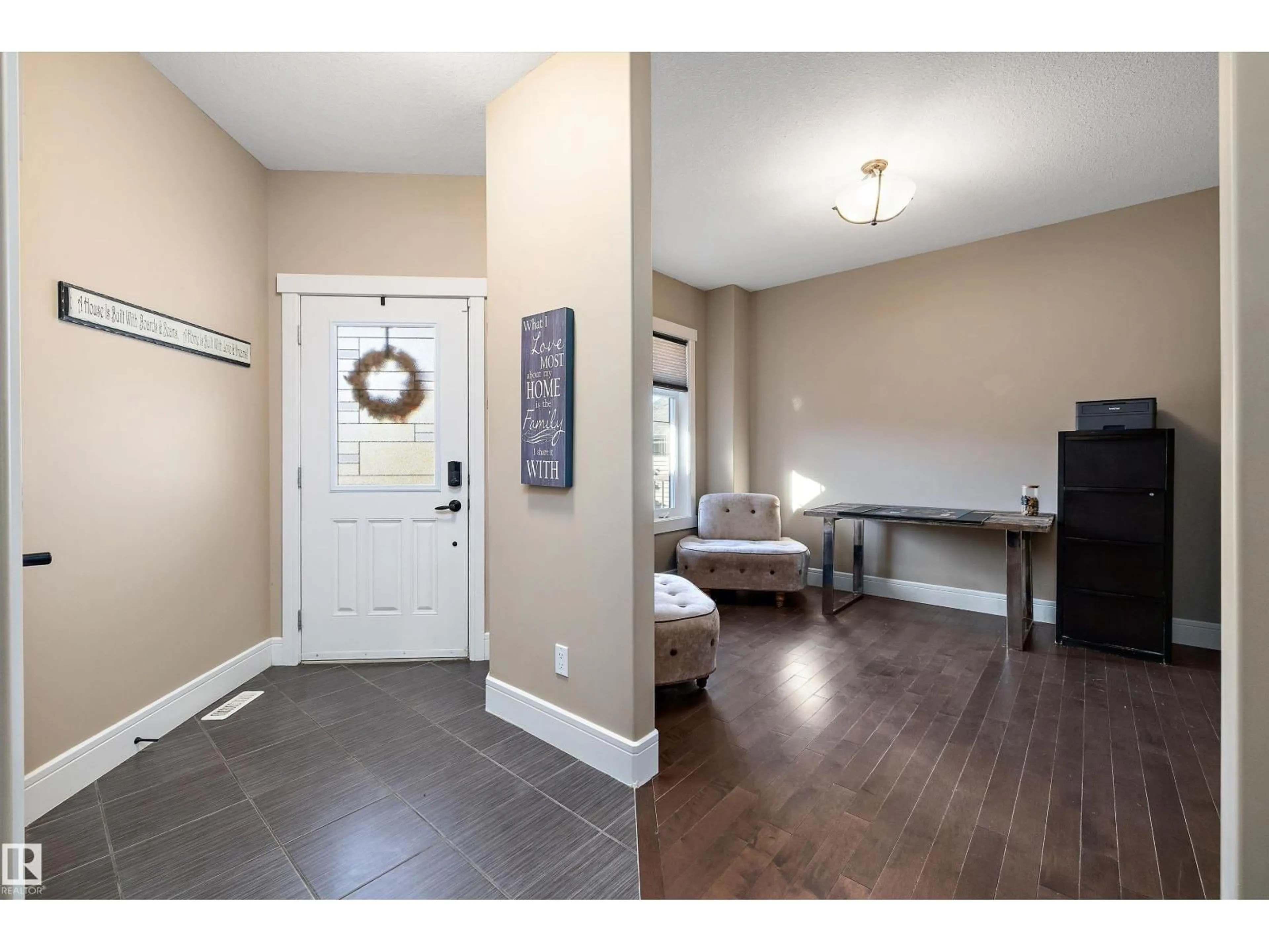 Indoor entryway for 3193 WINSPEAR CR, Edmonton Alberta T6X1S8