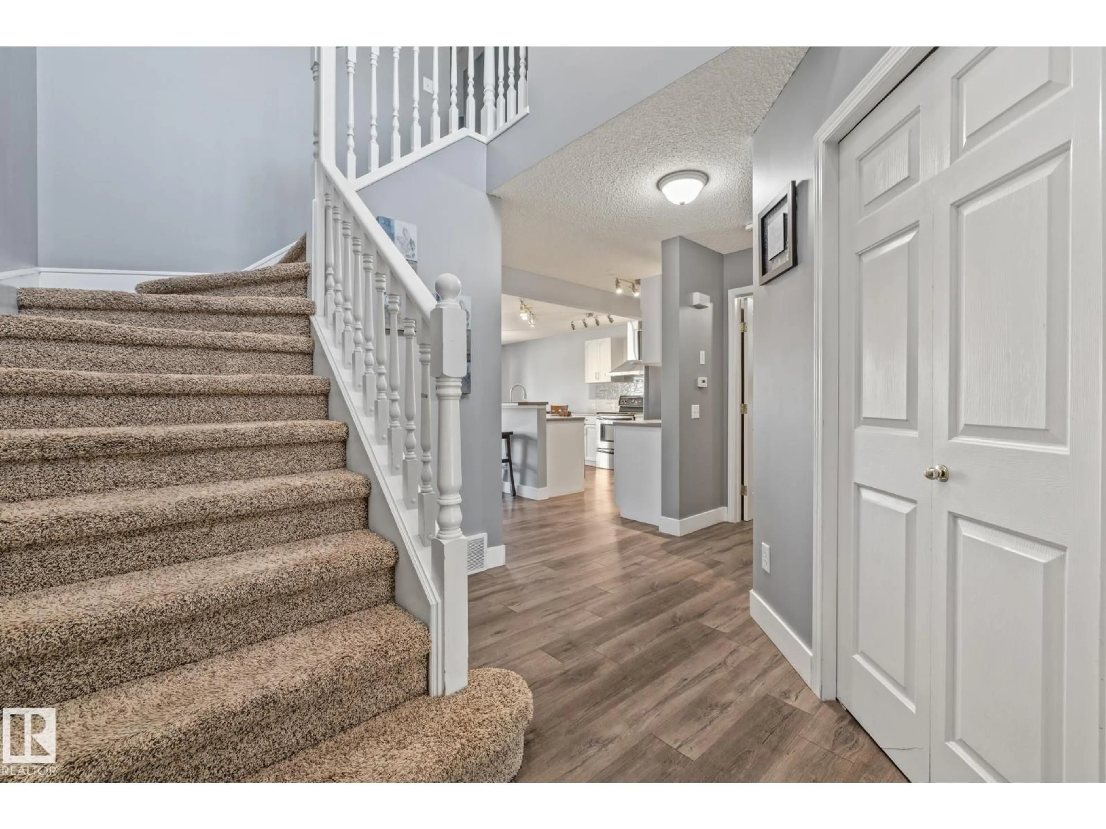 Indoor entryway for 160 BRIGHTON BA, Sherwood Park Alberta T8H2C2