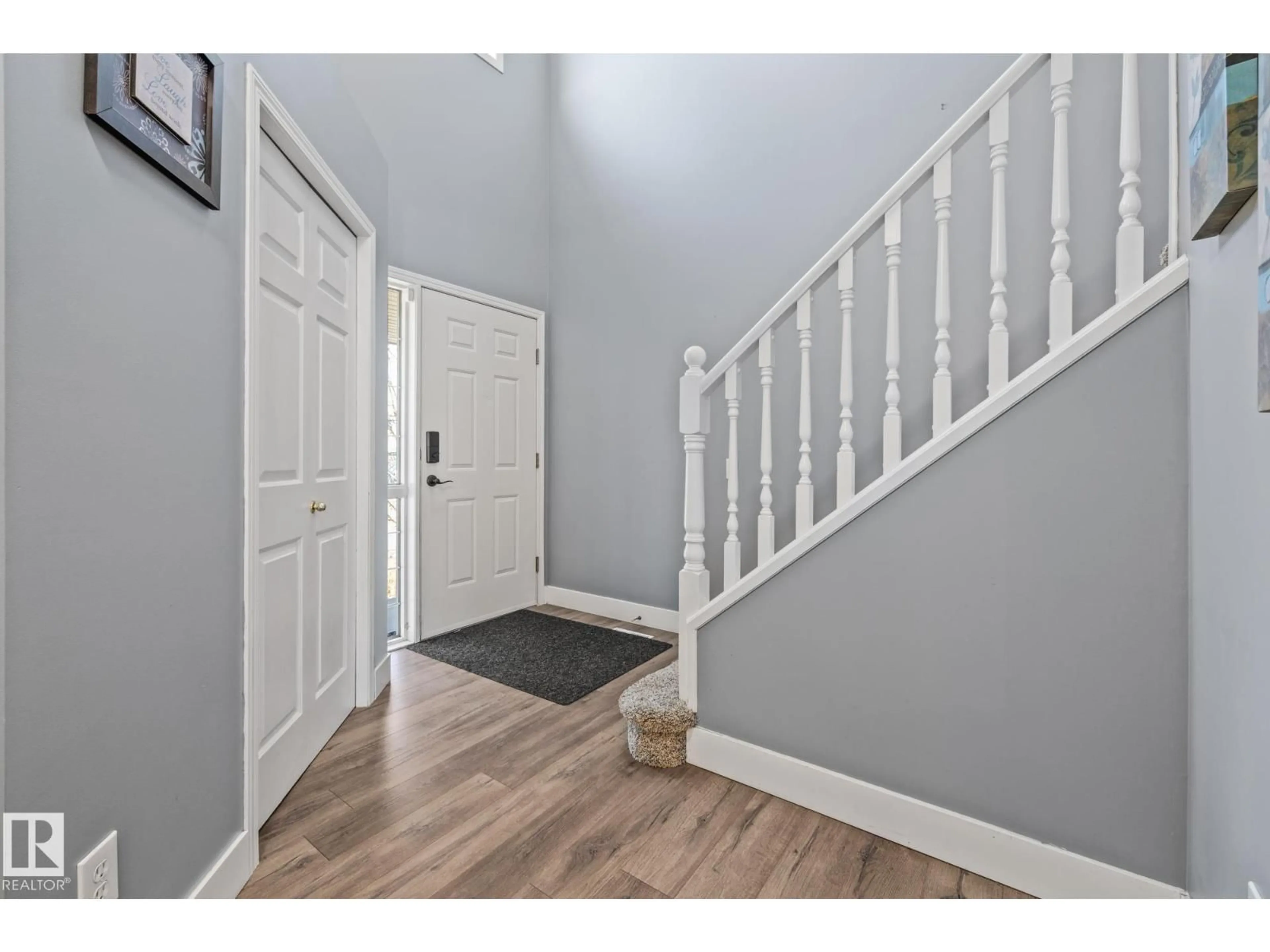 Indoor entryway for 160 BRIGHTON BA, Sherwood Park Alberta T8H2C2