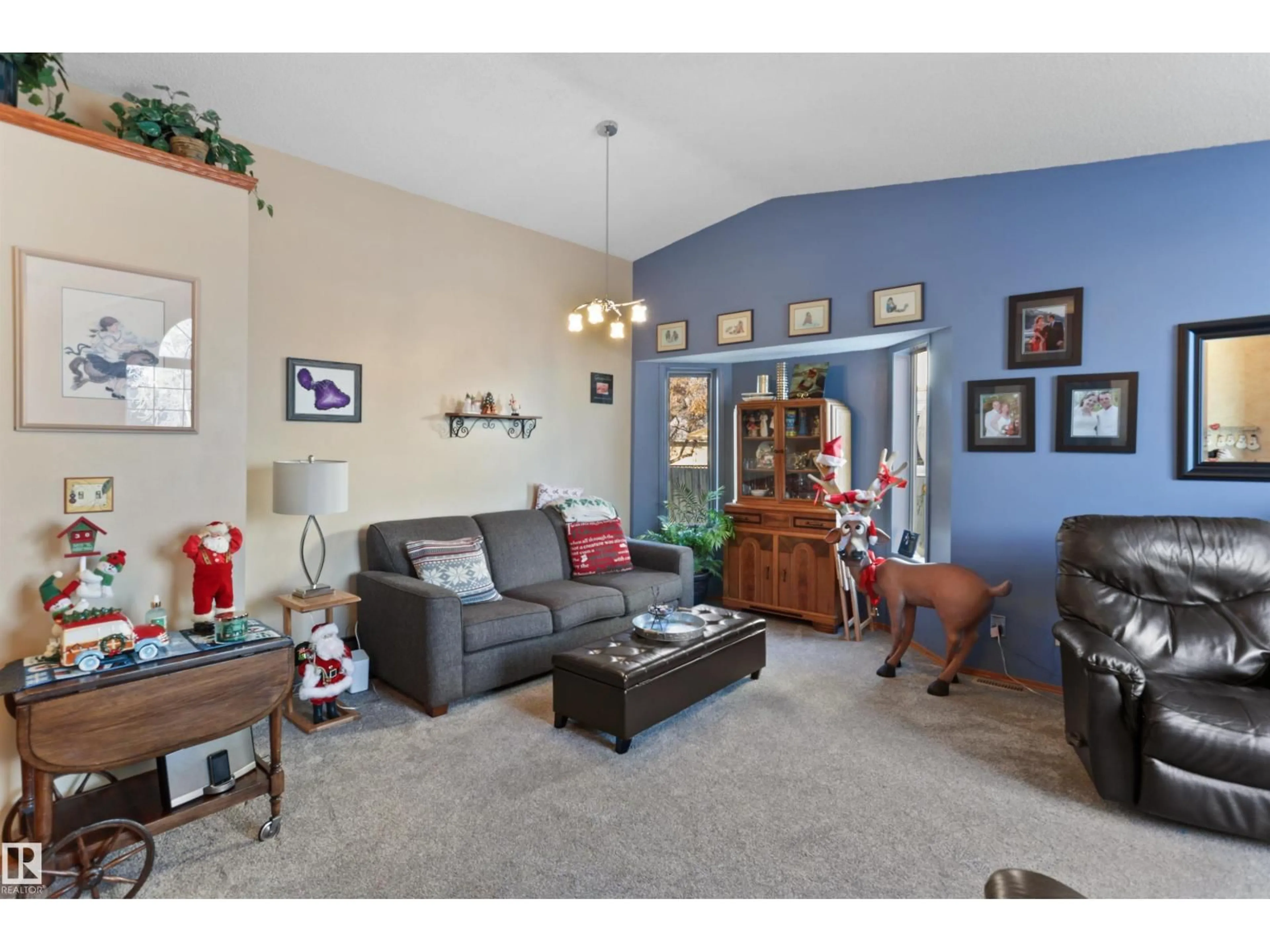 Living room with furniture, unknown for 26 ELBOW DR, Devon Alberta T9G1M5