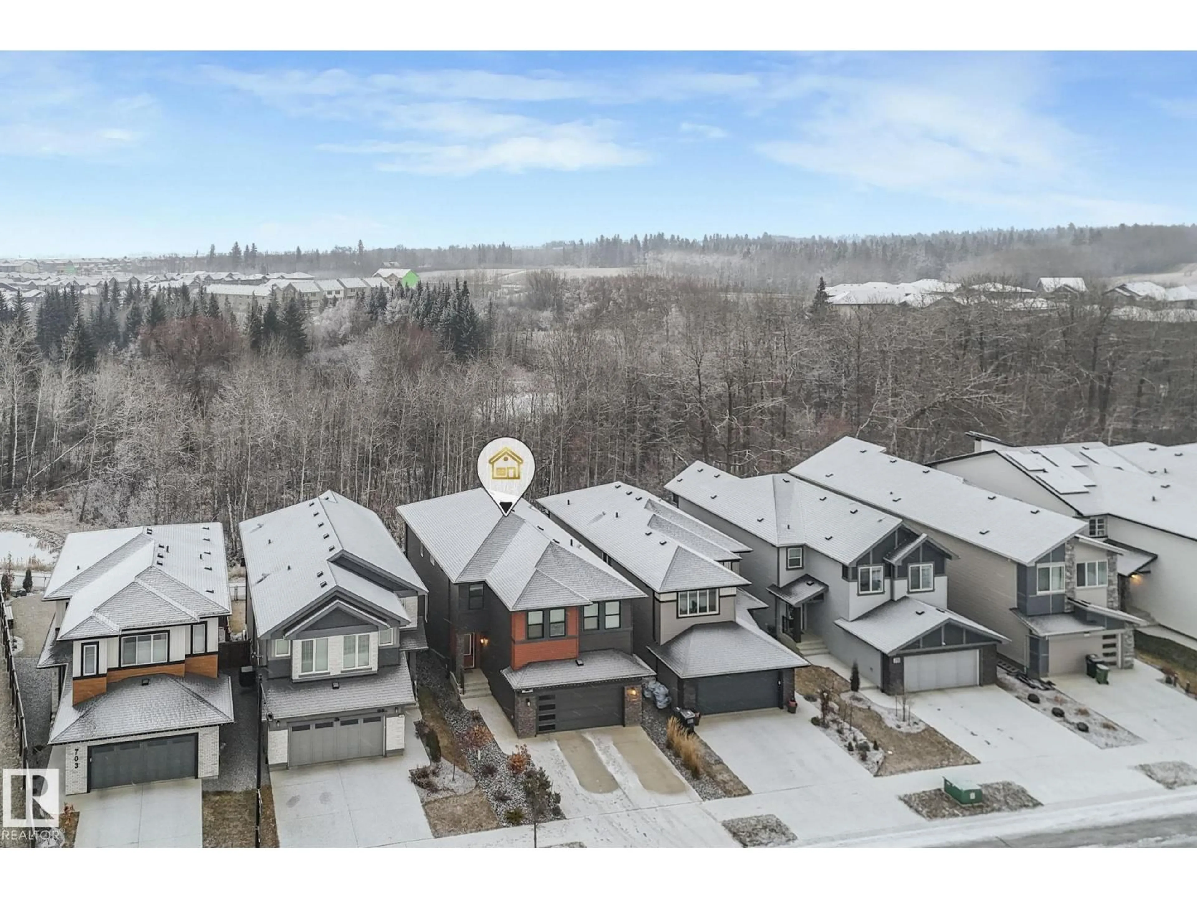 A pic from outside/outdoor area/front of a property/back of a property/a pic from drone, mountain view for 707 KINGLET BV, Edmonton Alberta T5S0N8
