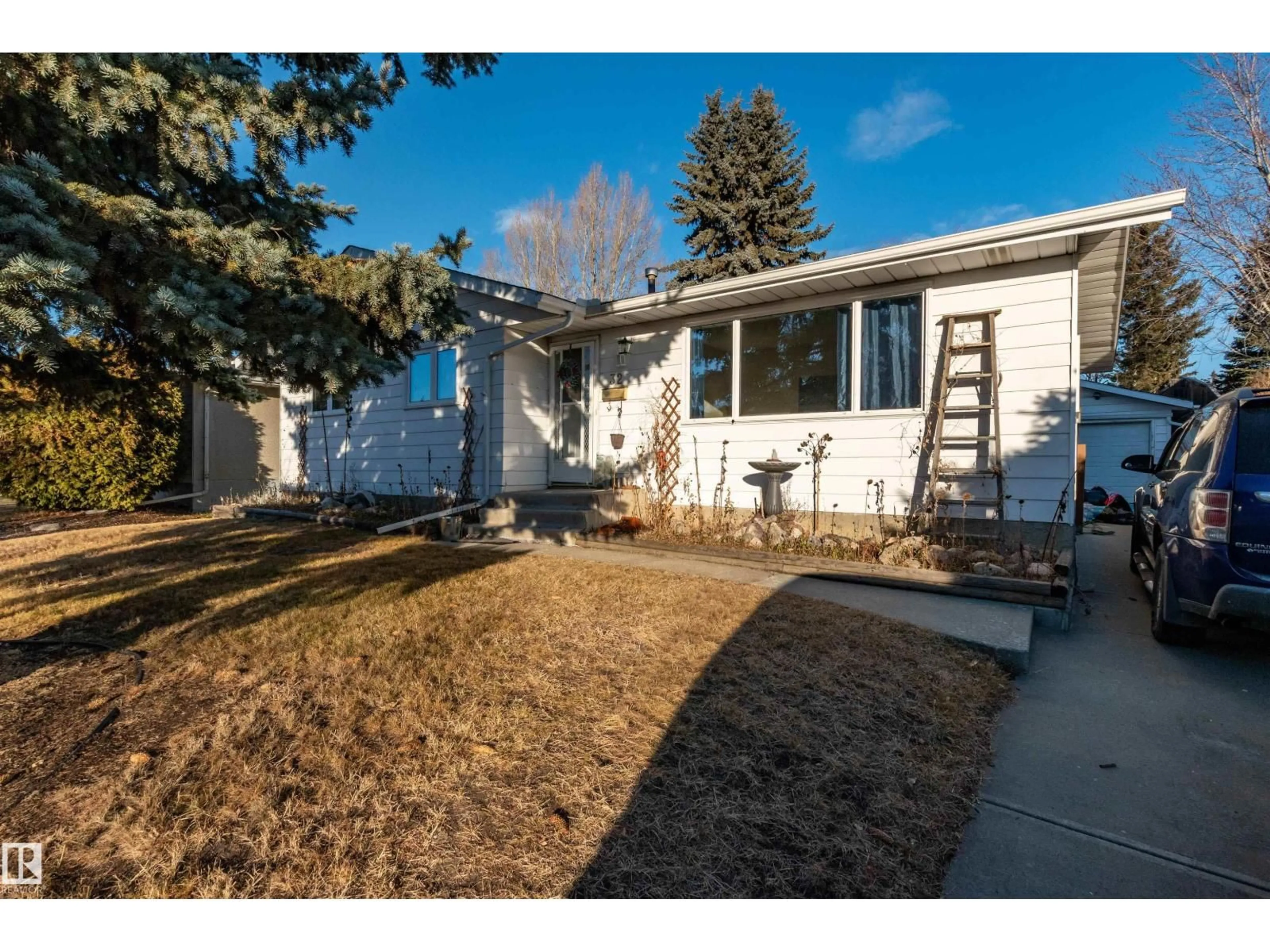 Home with vinyl exterior material, street for 32 GROVELAND RD, Sherwood Park Alberta T8A3G6