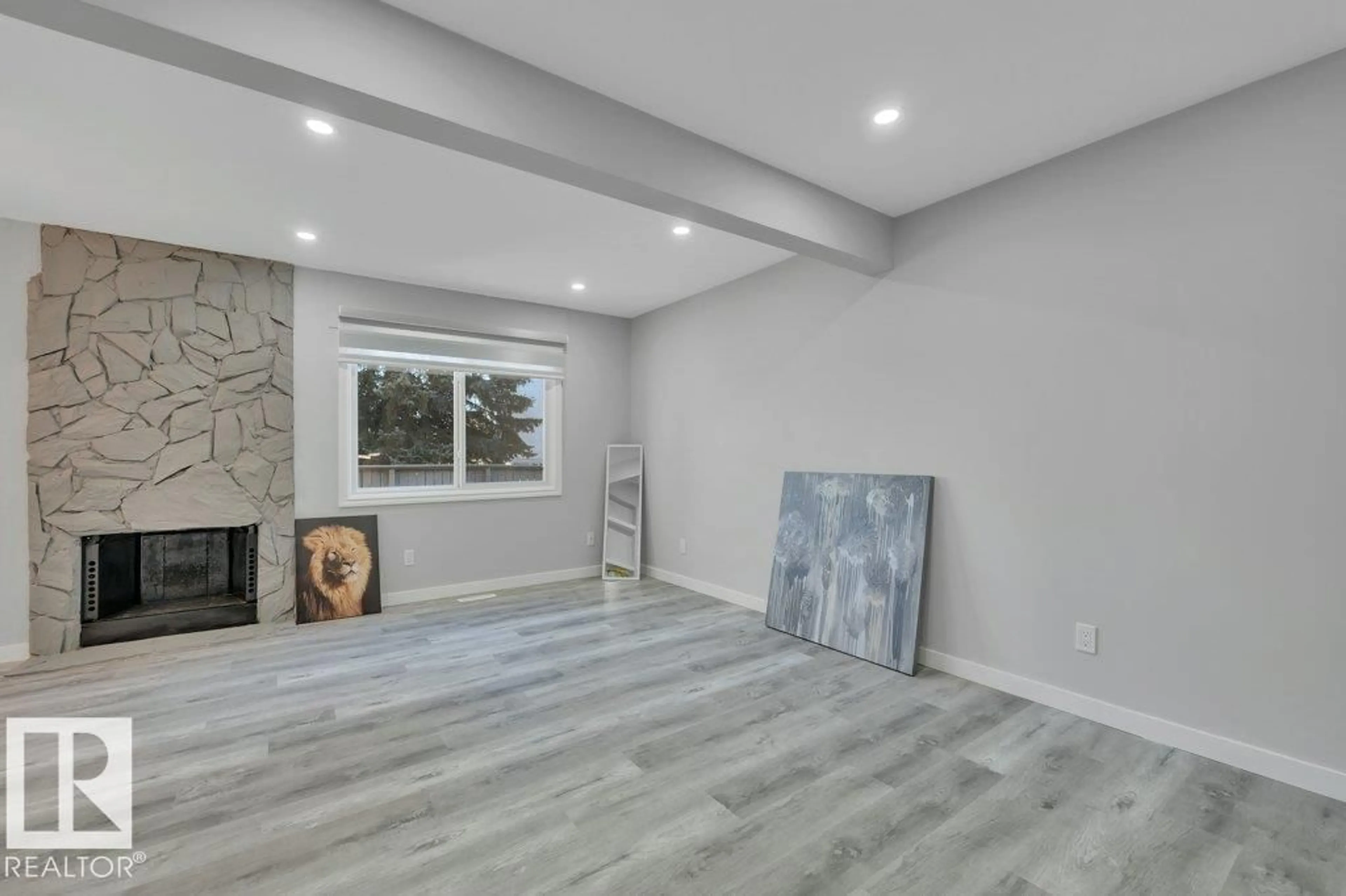 A pic of a room for 535 WILLOW CO NW, Edmonton Alberta T5T2K7