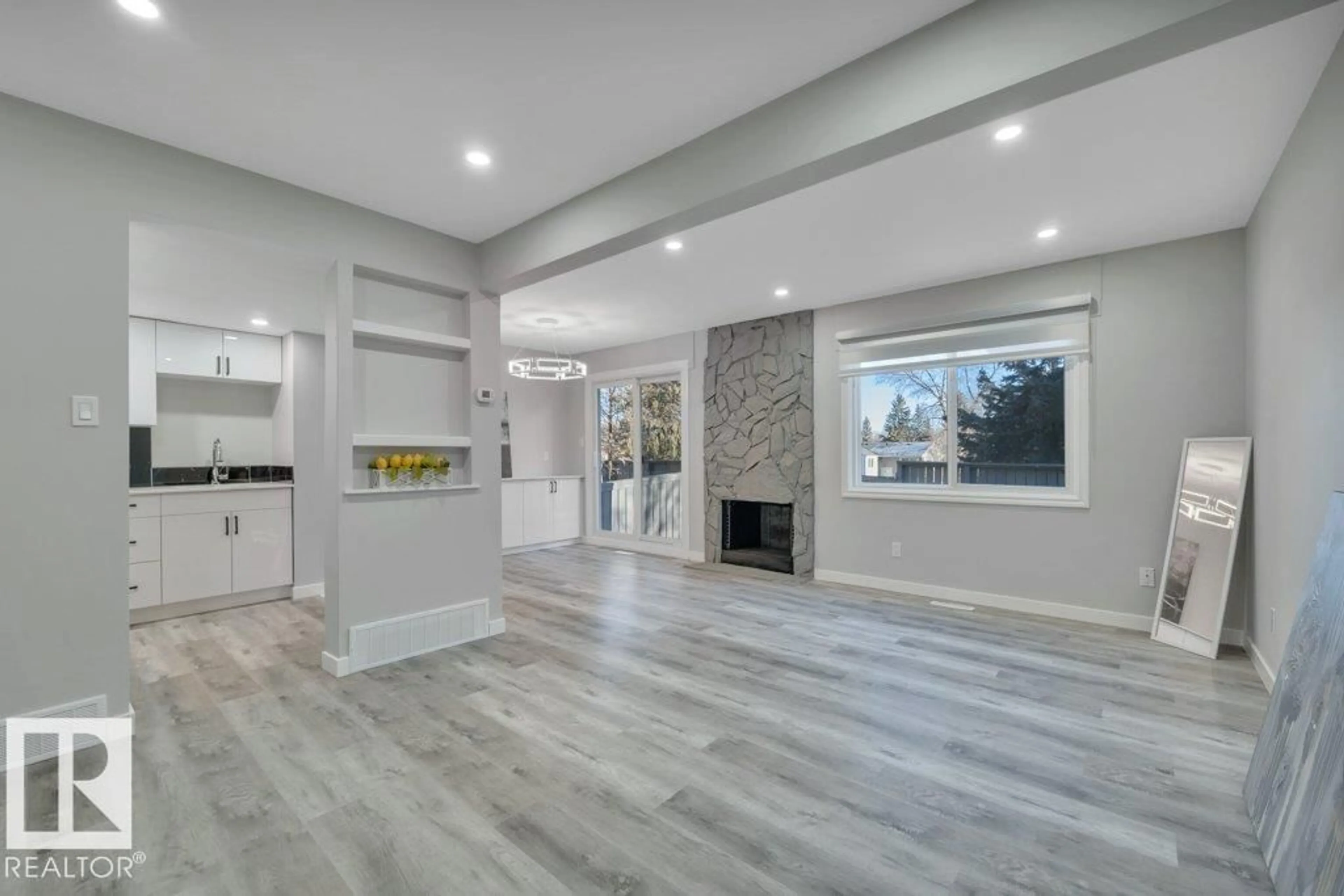 Unknown for 535 WILLOW CO NW, Edmonton Alberta T5T2K7