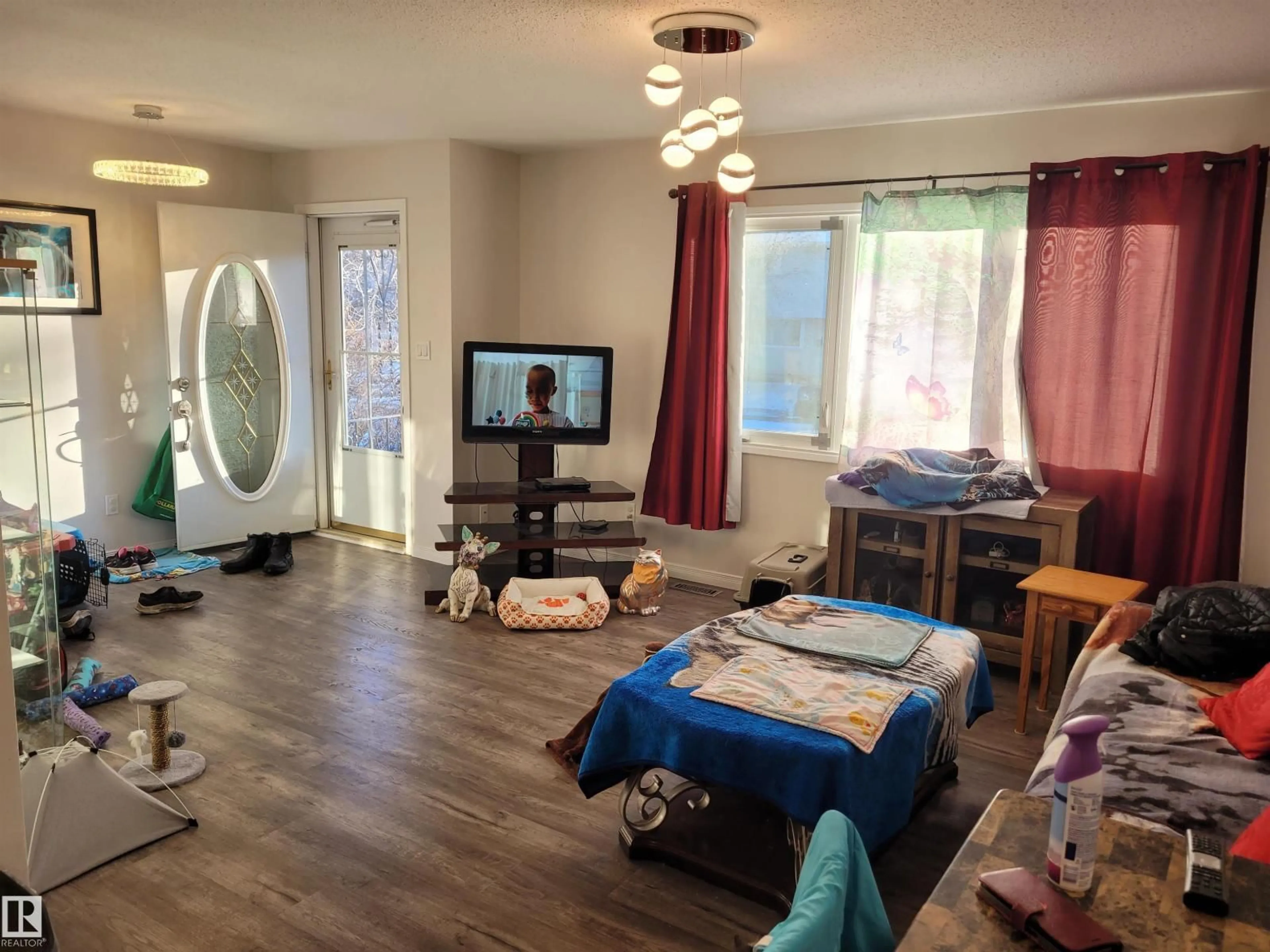 A pic of a room for 11616 152 AV, Edmonton Alberta T5X1C7