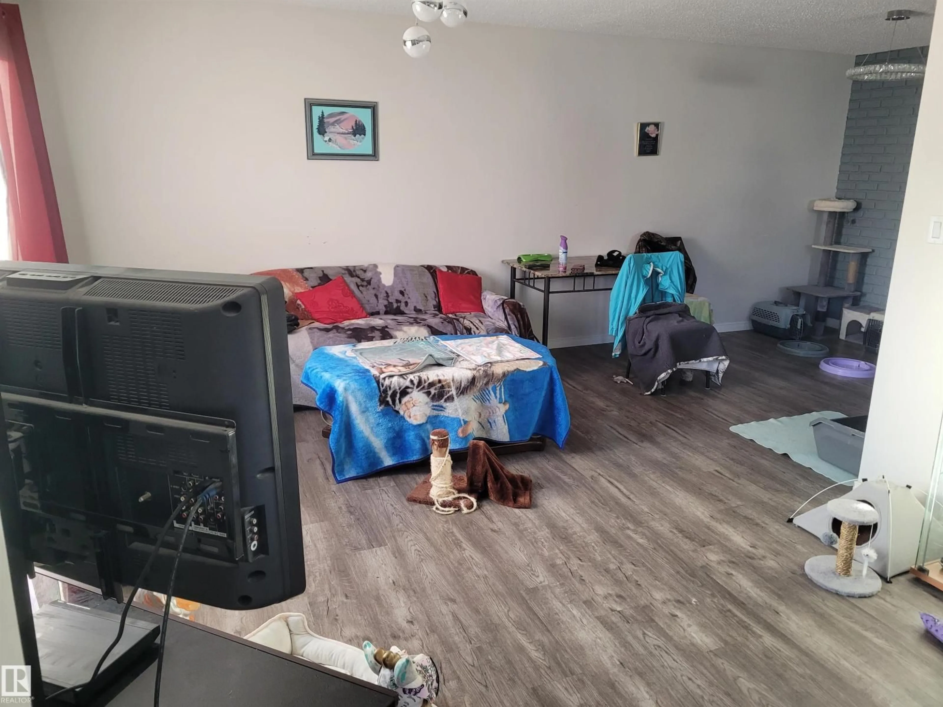 A pic of a room for 11616 152 AV, Edmonton Alberta T5X1C7