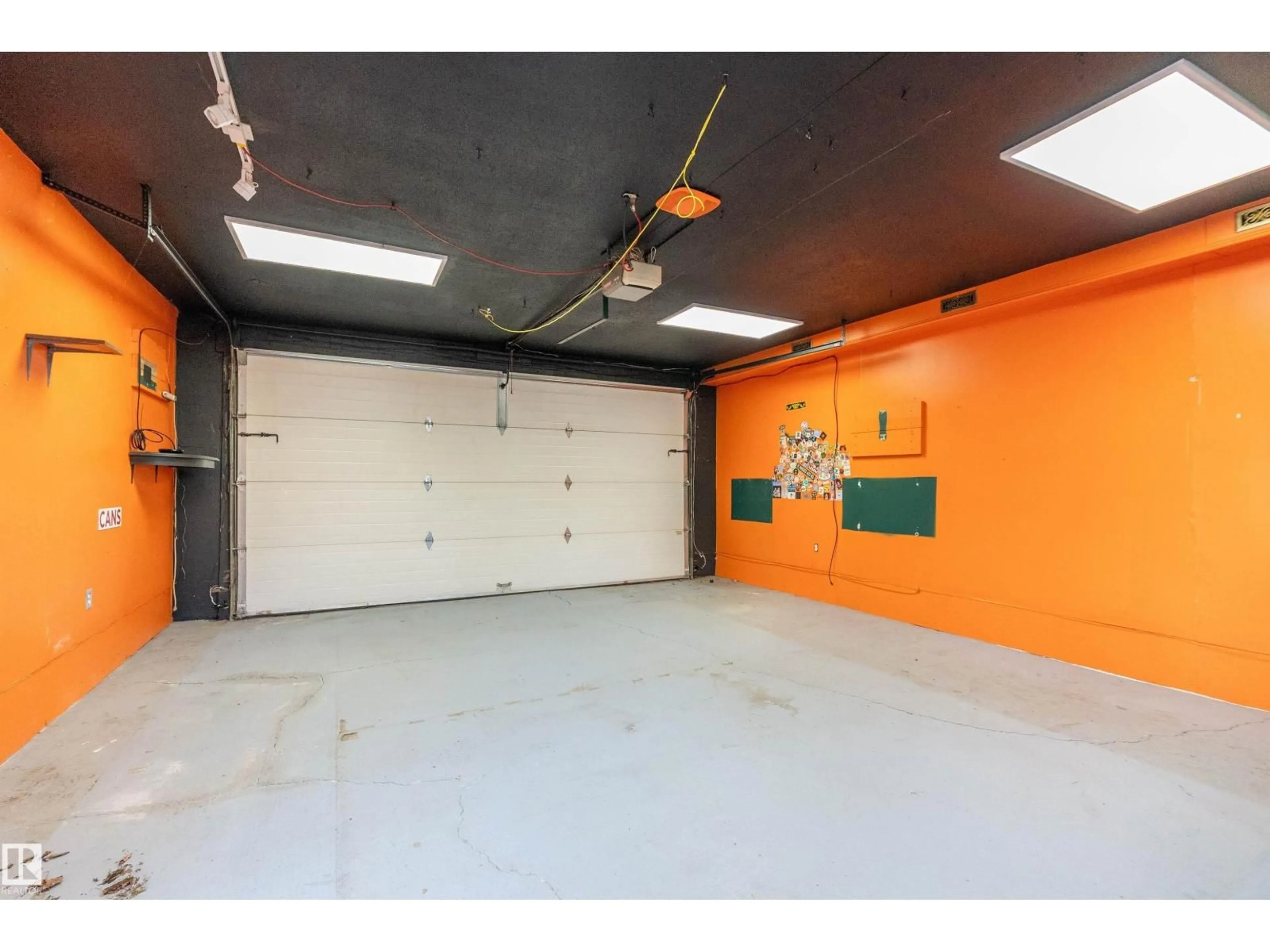 Indoor garage for NW - 9920 150 ST, Edmonton Alberta T5P1N8