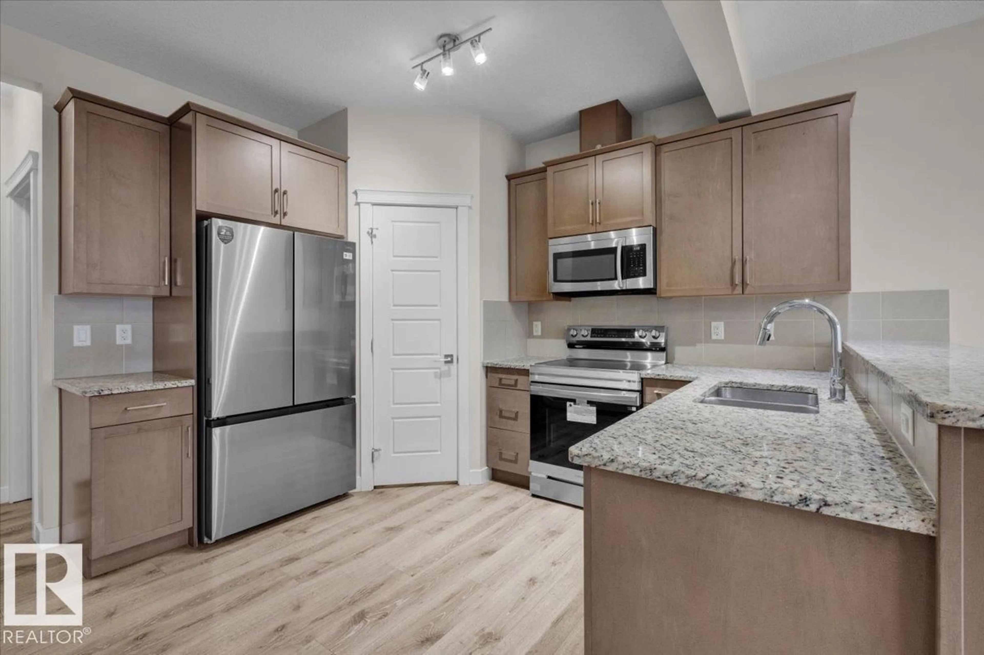 Standard kitchen, unknown for NW - 1515 21 ST, Edmonton Alberta T6T2B7