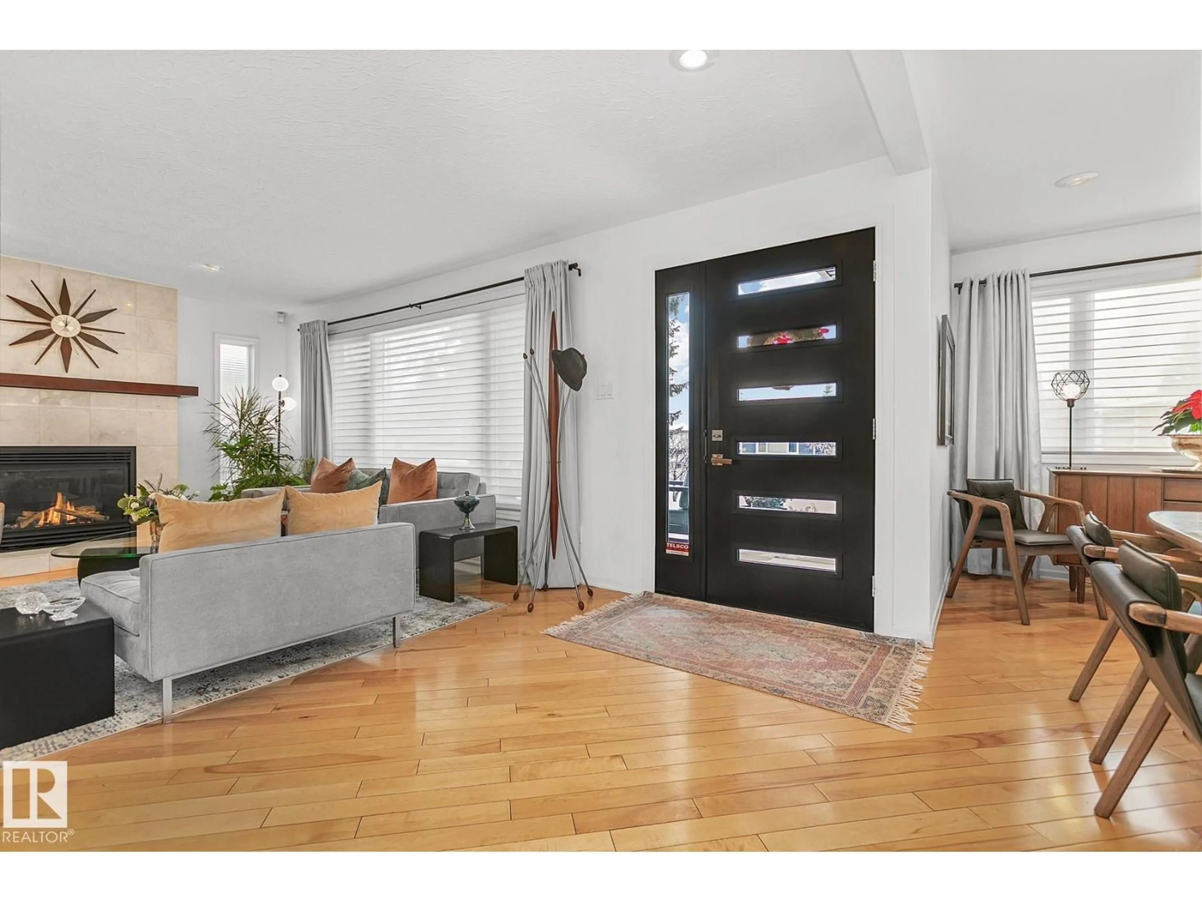 Indoor entryway for NW - 9637 68A ST, Edmonton Alberta T6B1V3