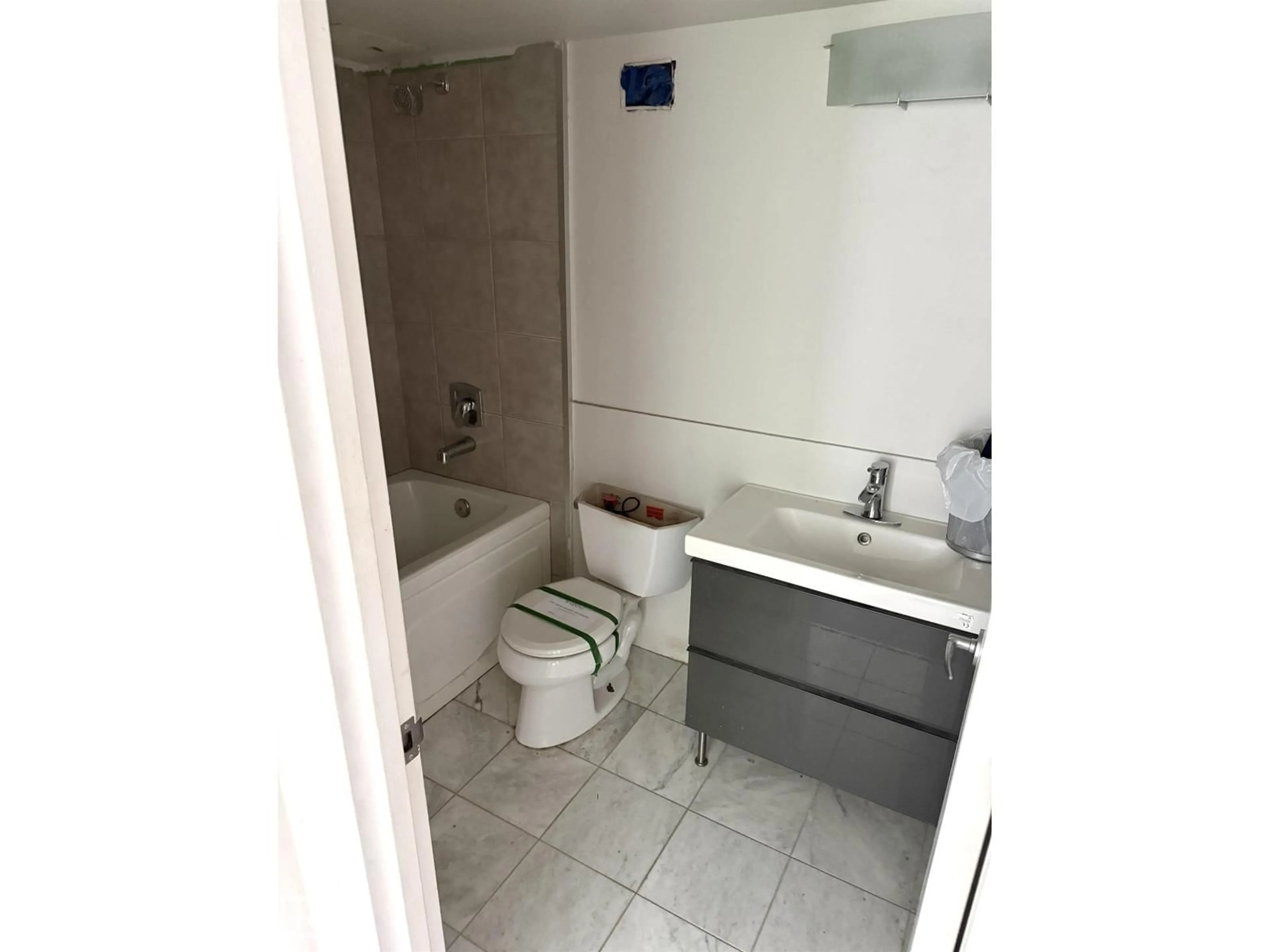 Standard bathroom, ceramic/tile floor for 1001 STONY PLAIN ROAD NW, Edmonton Alberta T5N3R2