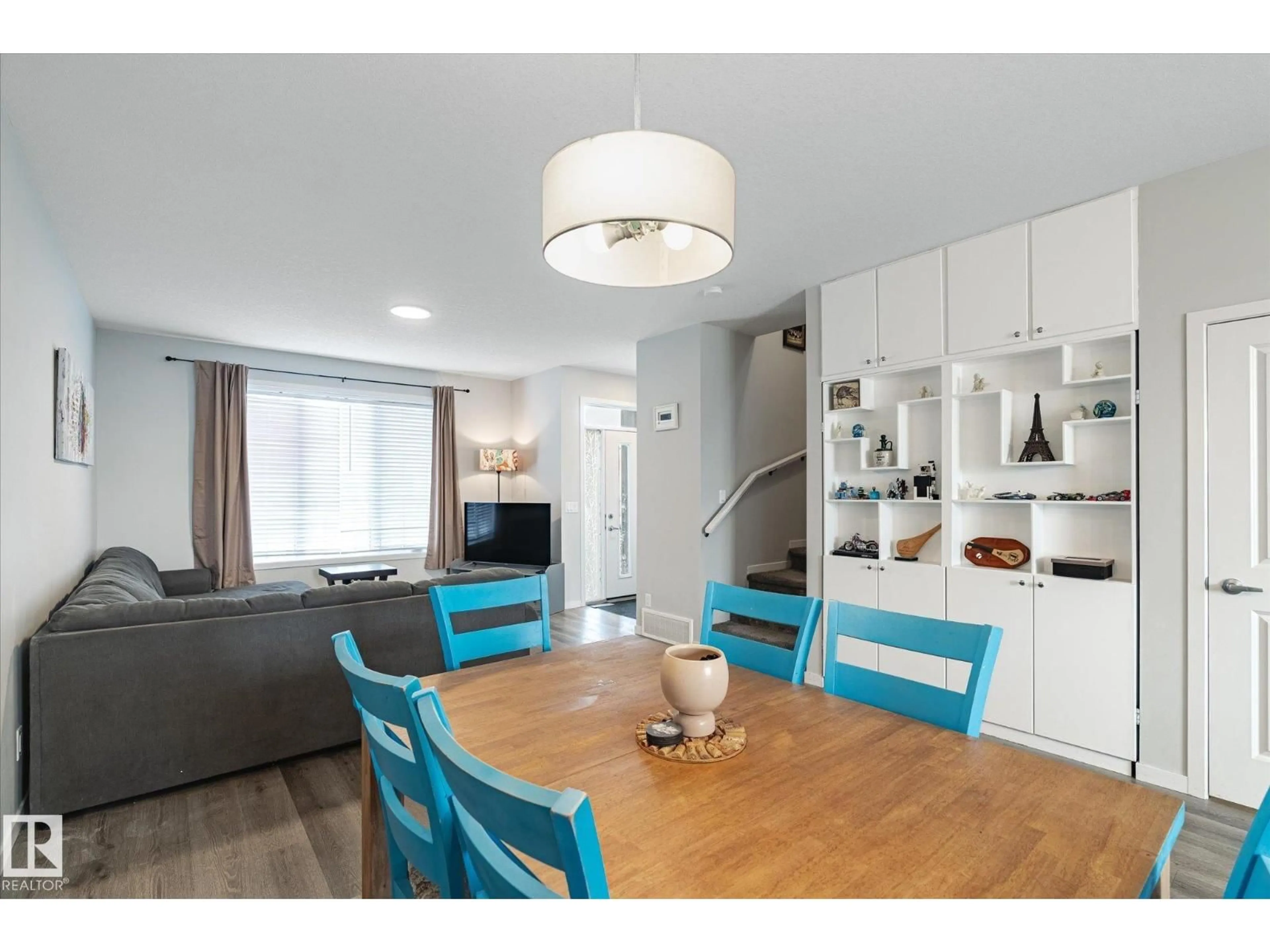 Open concept kitchen, wood/laminate floor for 211 RANKIN DR, St. Albert Alberta T8N7Y4