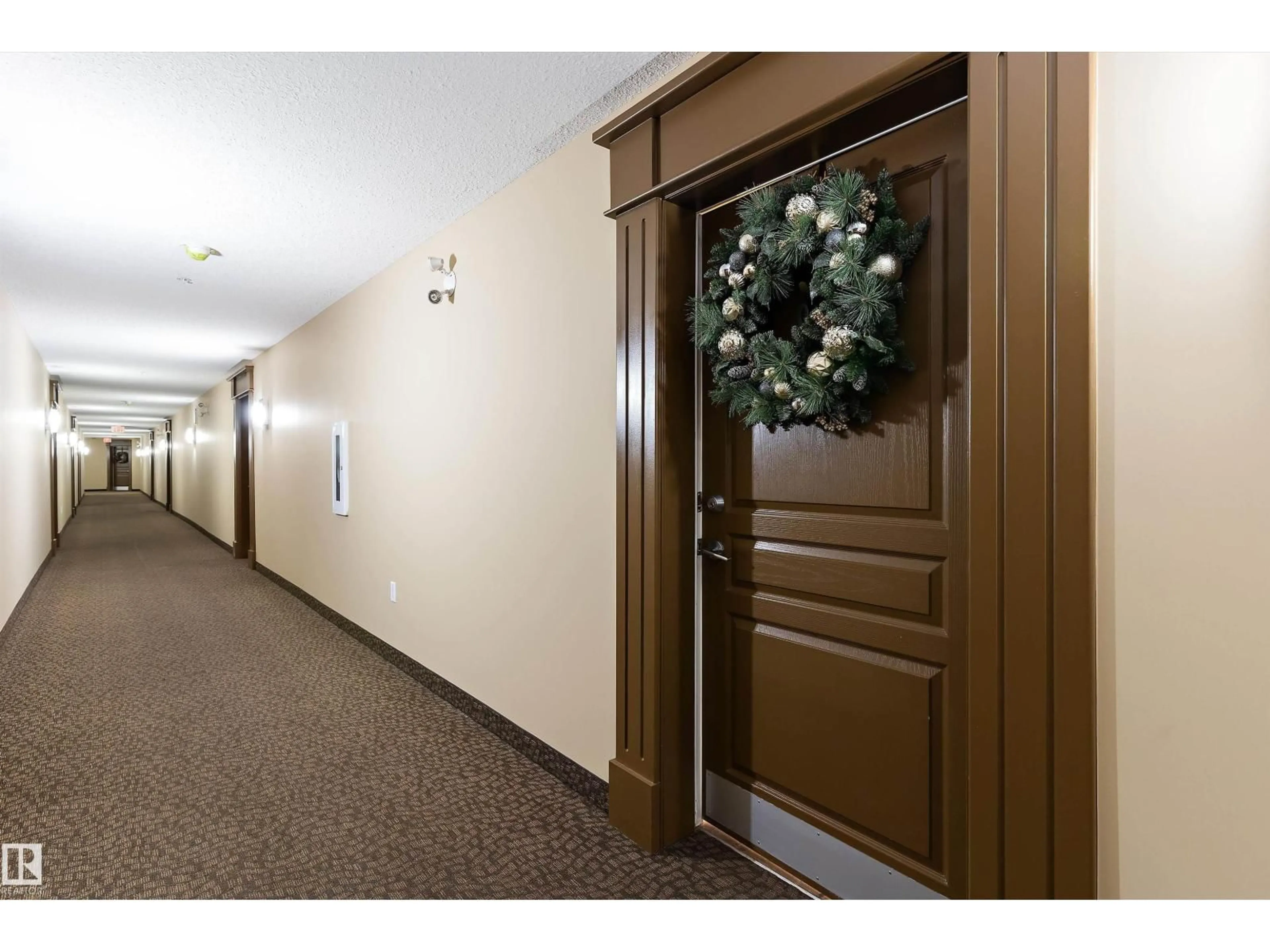 Indoor foyer for #116 - 400 PALISADES WY, Sherwood Park Alberta T8H0H4