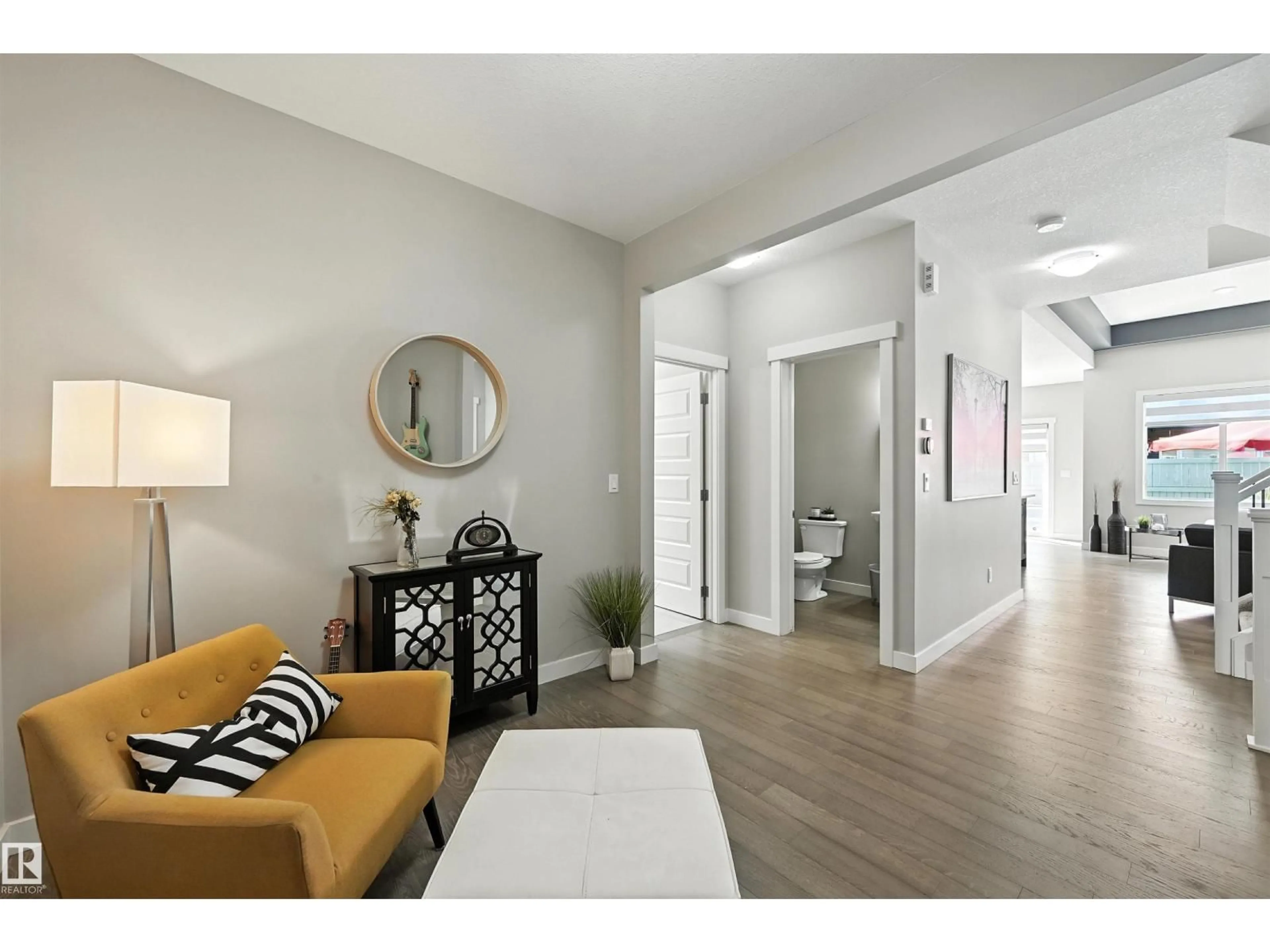 Indoor entryway for 6616 KNOX PL, Edmonton Alberta T6W4A1