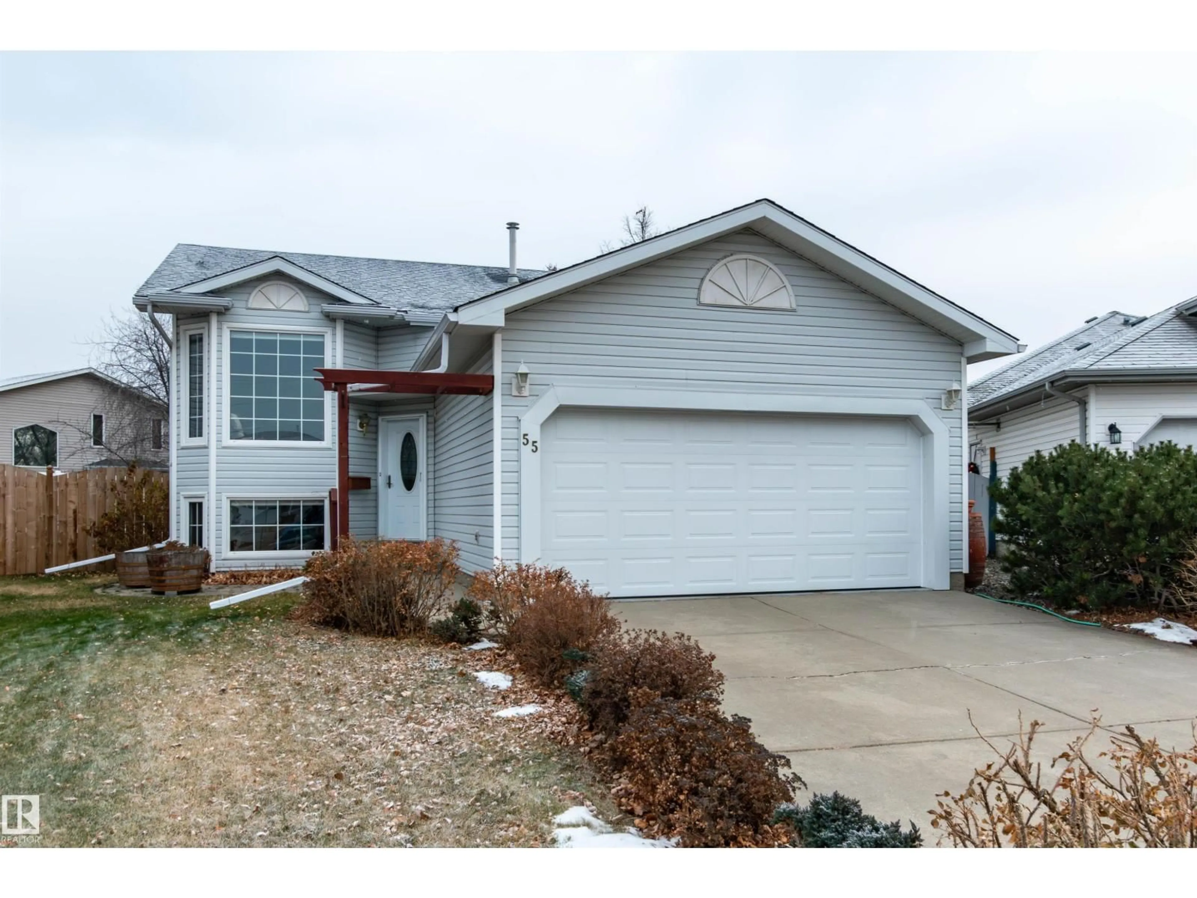 Home with vinyl exterior material, street for 55 DAWSON DR, Sherwood Park Alberta T8H1T7