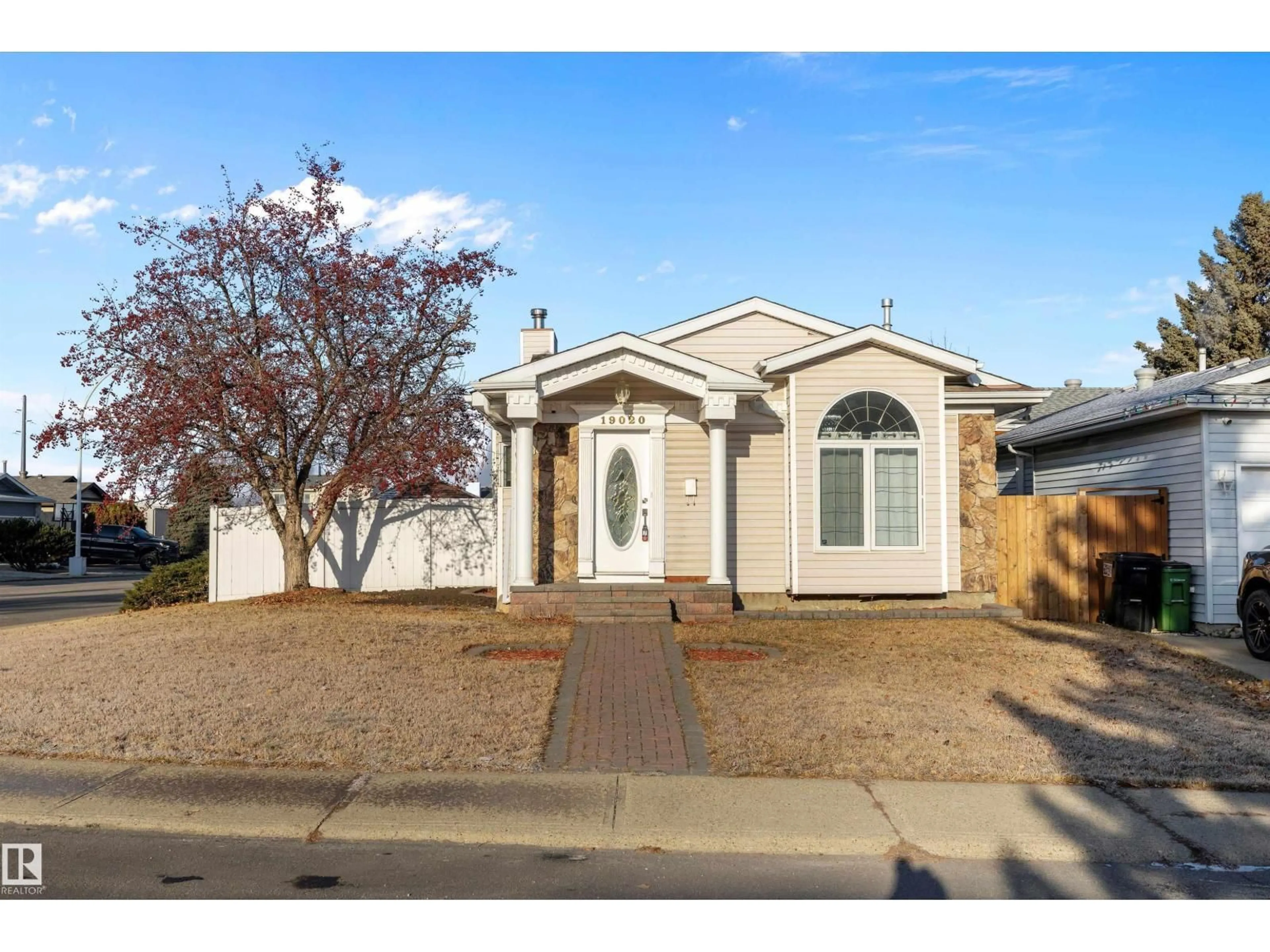 Home with vinyl exterior material, street for NW - 19020 86 AV, Edmonton Alberta T5T1Y4
