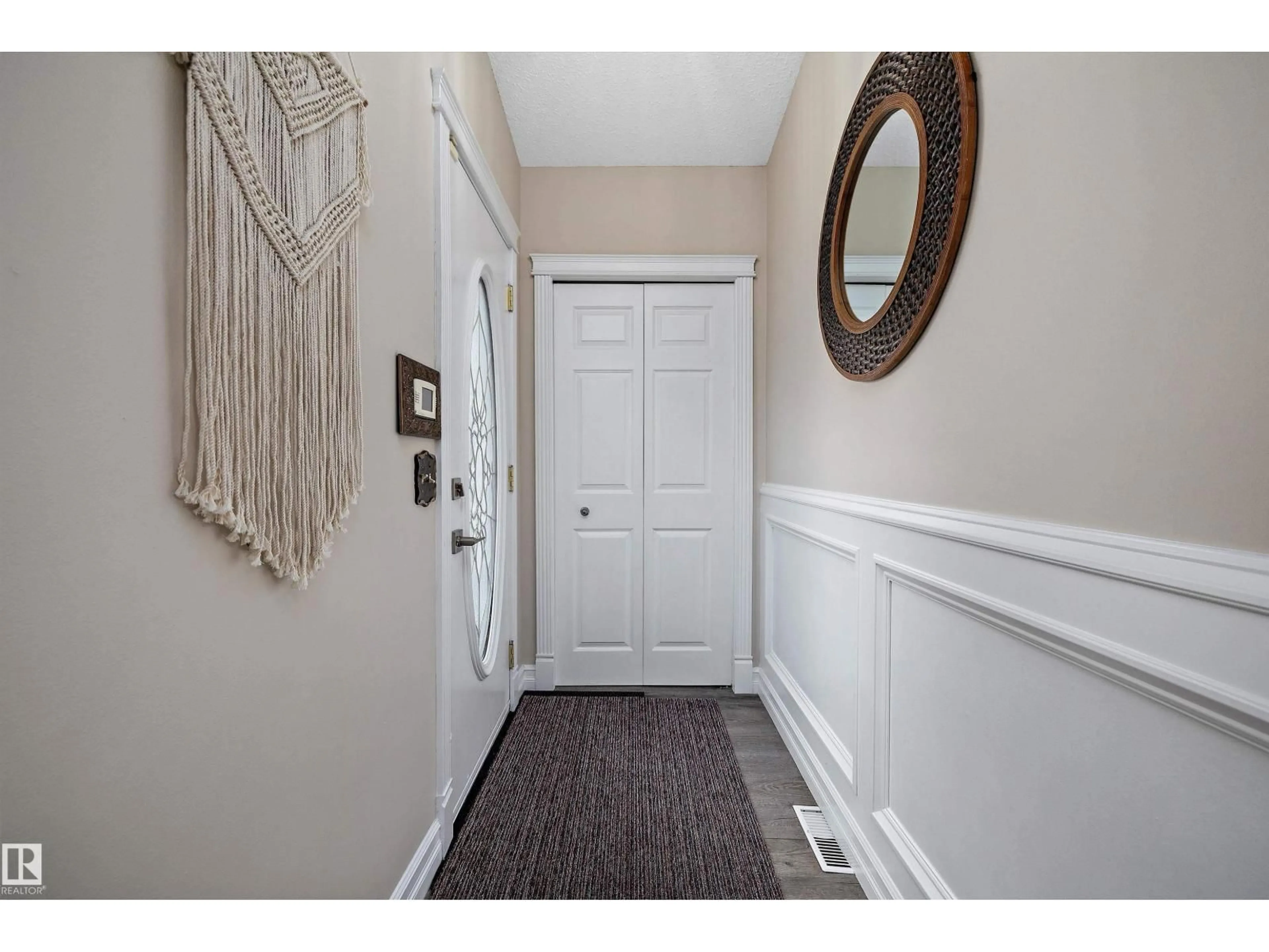 Indoor entryway for NW - 19020 86 AV, Edmonton Alberta T5T1Y4