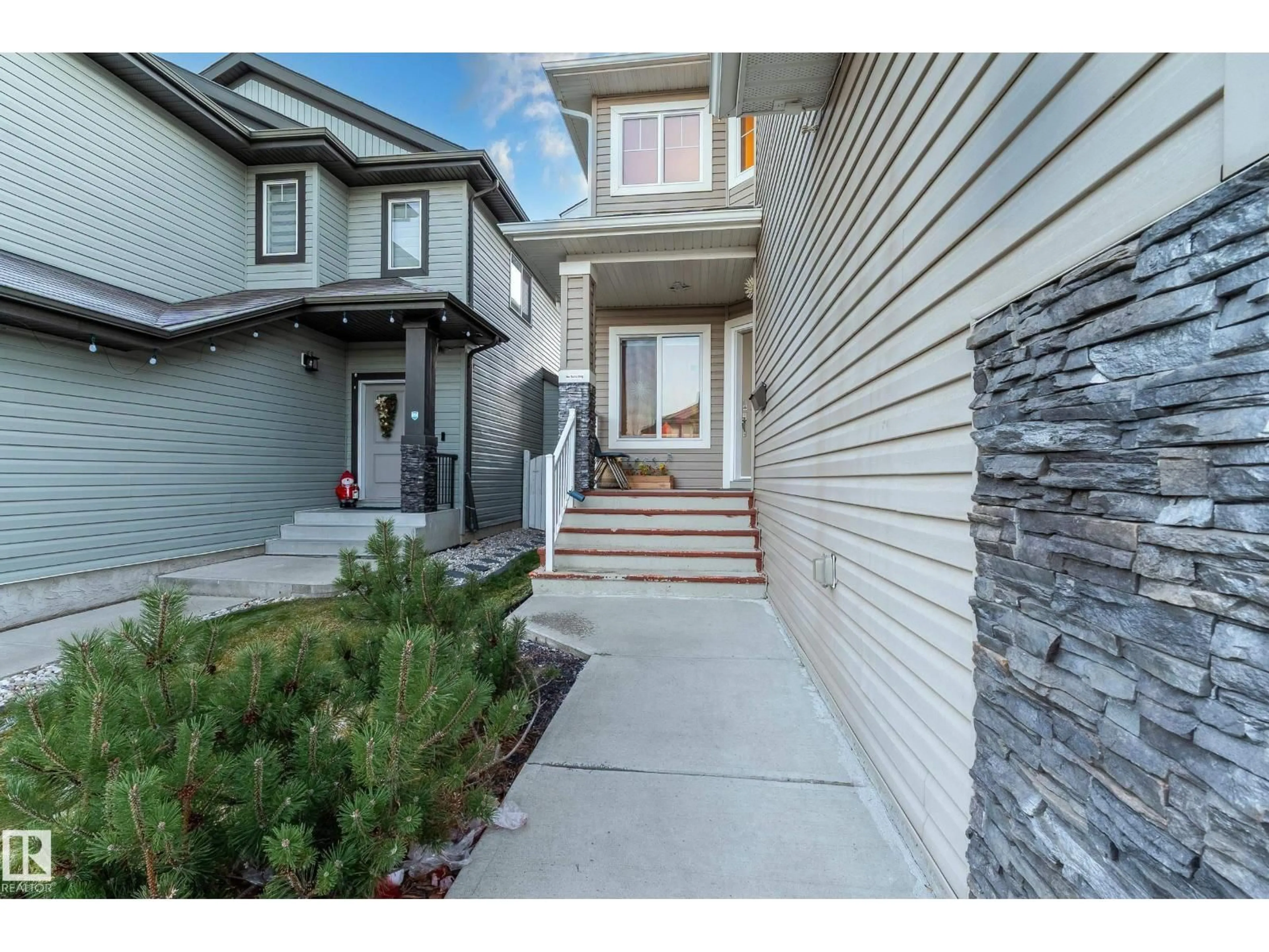 Home with vinyl exterior material, street for 3235 16 AV, Edmonton Alberta T6T0T8