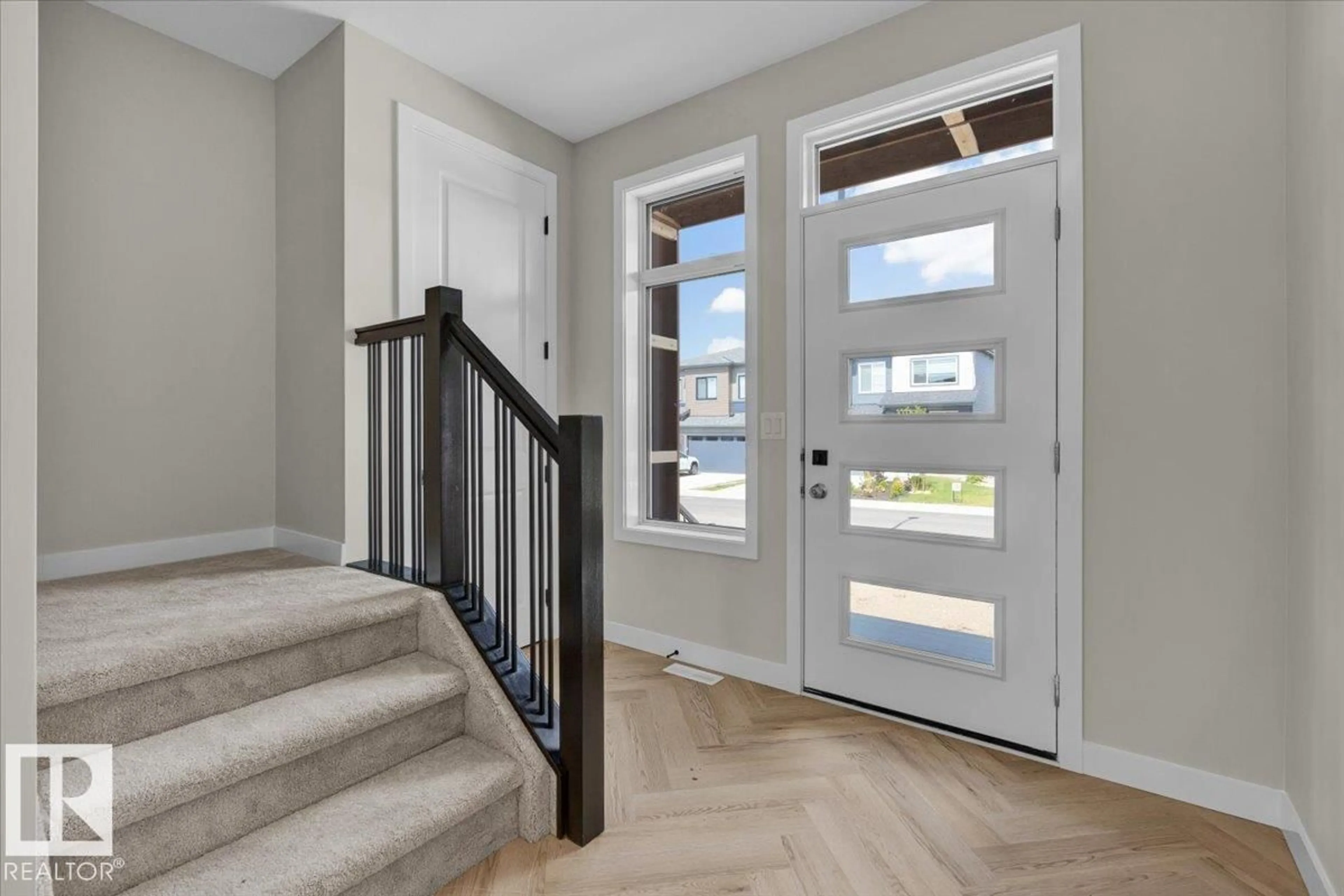 Indoor entryway for LI SW - 5822 KOOTOOK LINK, Edmonton Alberta T6W4Z6